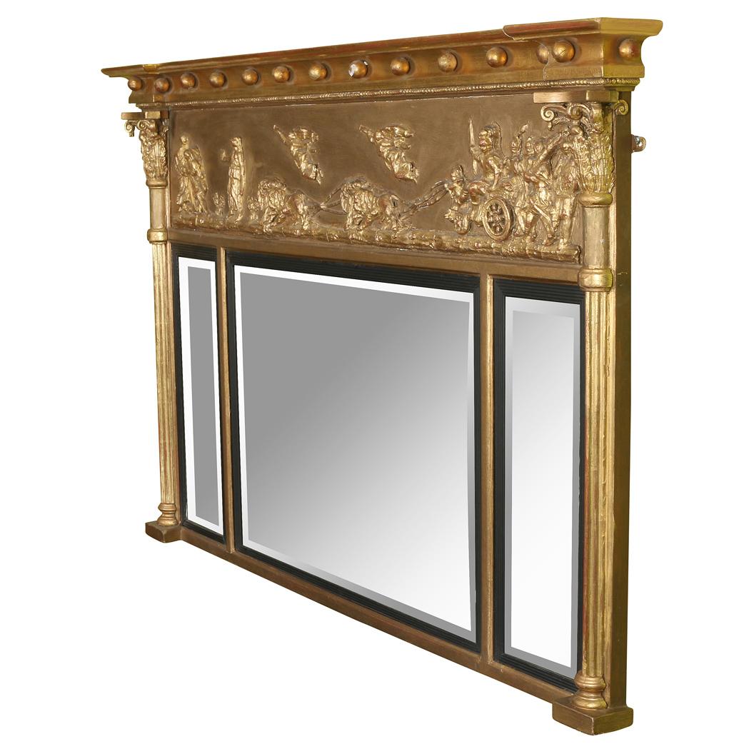 XIXe siècle Miroir de style Régence anglais en bois doré avec scène néoclassique  en vente