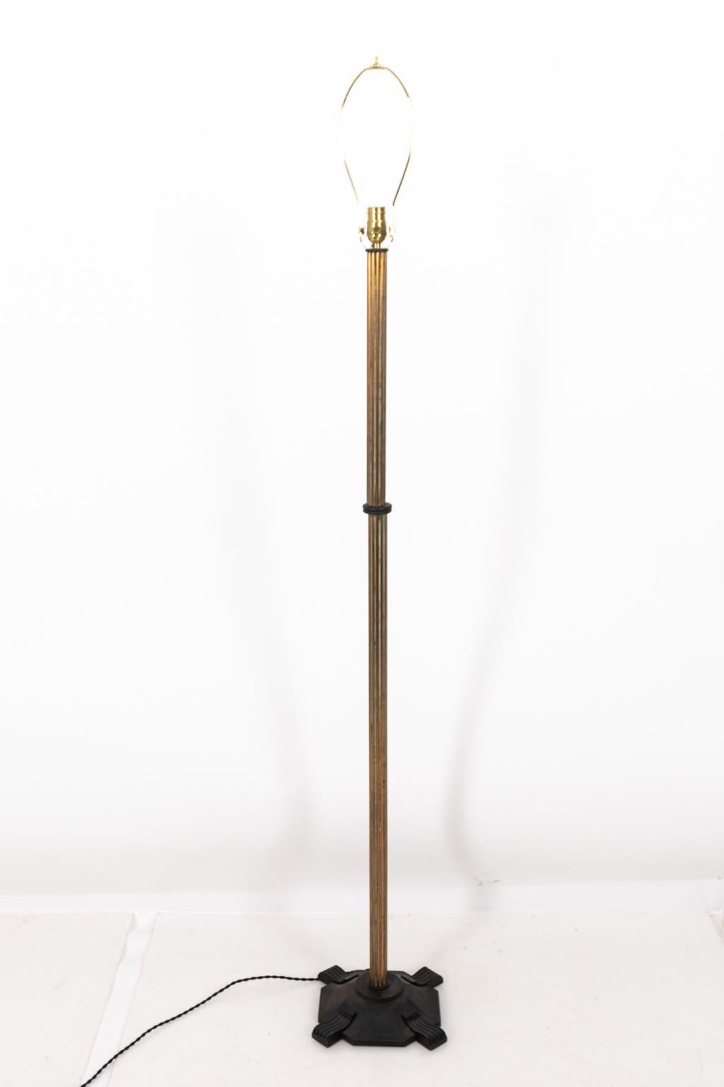 Giltwood Floor Lamp In Good Condition In Stamford, CT