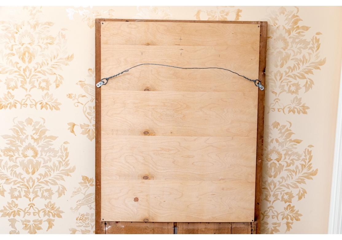 Huile sur toile finement peinte, scène pastorale présentée au-dessus du panneau en verre miroir d'origine, le tout dans un cadre en bois doré raffiné et orné.   
 
Dimensions : 
26 3/4