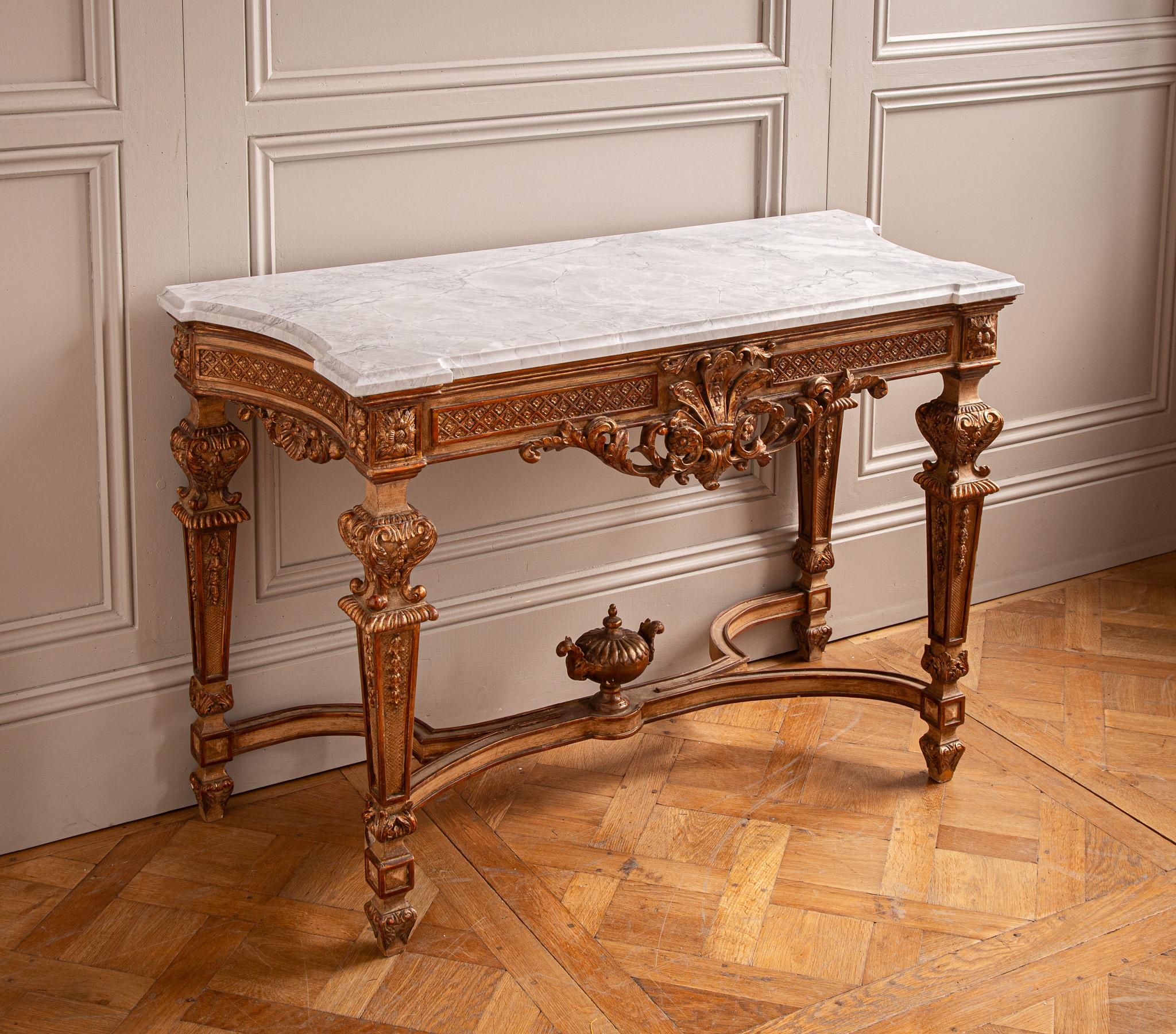 Französische Konsole aus vergoldetem Holz im Louis XIV.-Stil, hergestellt von La Maison London im Angebot 14