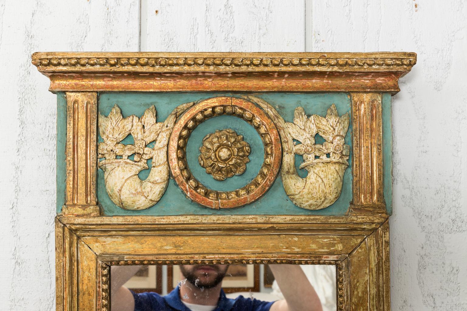 Giltwood Gustavian Bracket Mirror In Good Condition For Sale In Stamford, CT