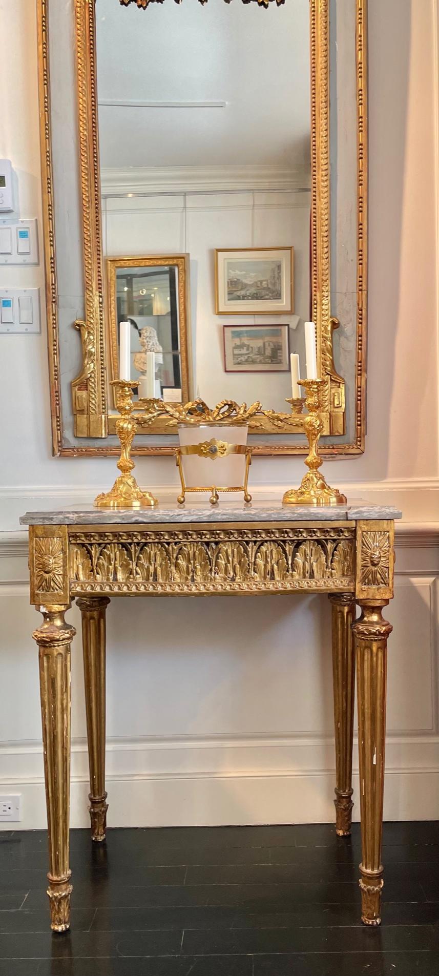 Konsolentisch aus vergoldetem Holz im Louis-XVI.-Stil mit Marmorplatte, neoklassisch im Angebot 10