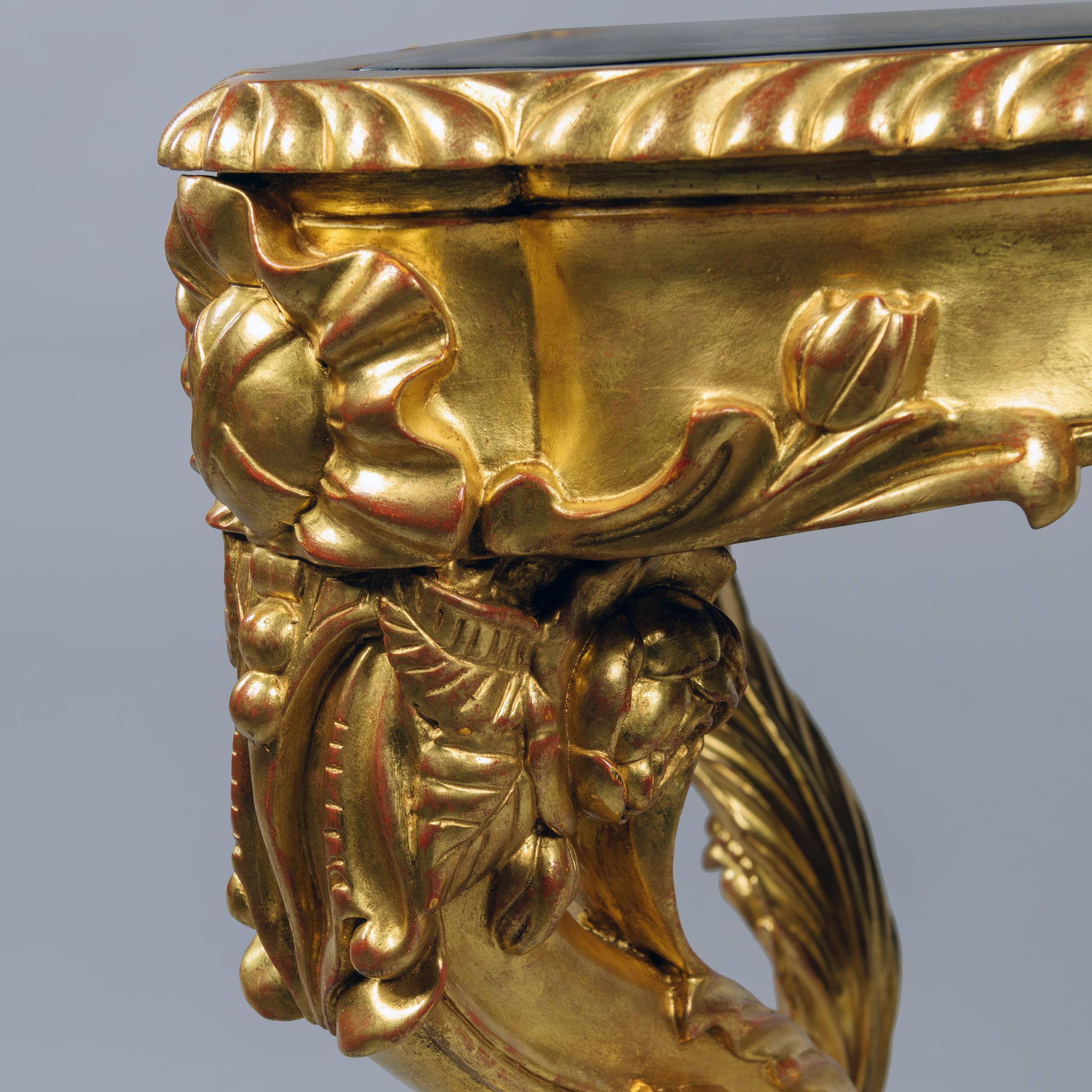 Table basse en bois doré avec plateau en marbre incrusté Pietre Dure en vente 4