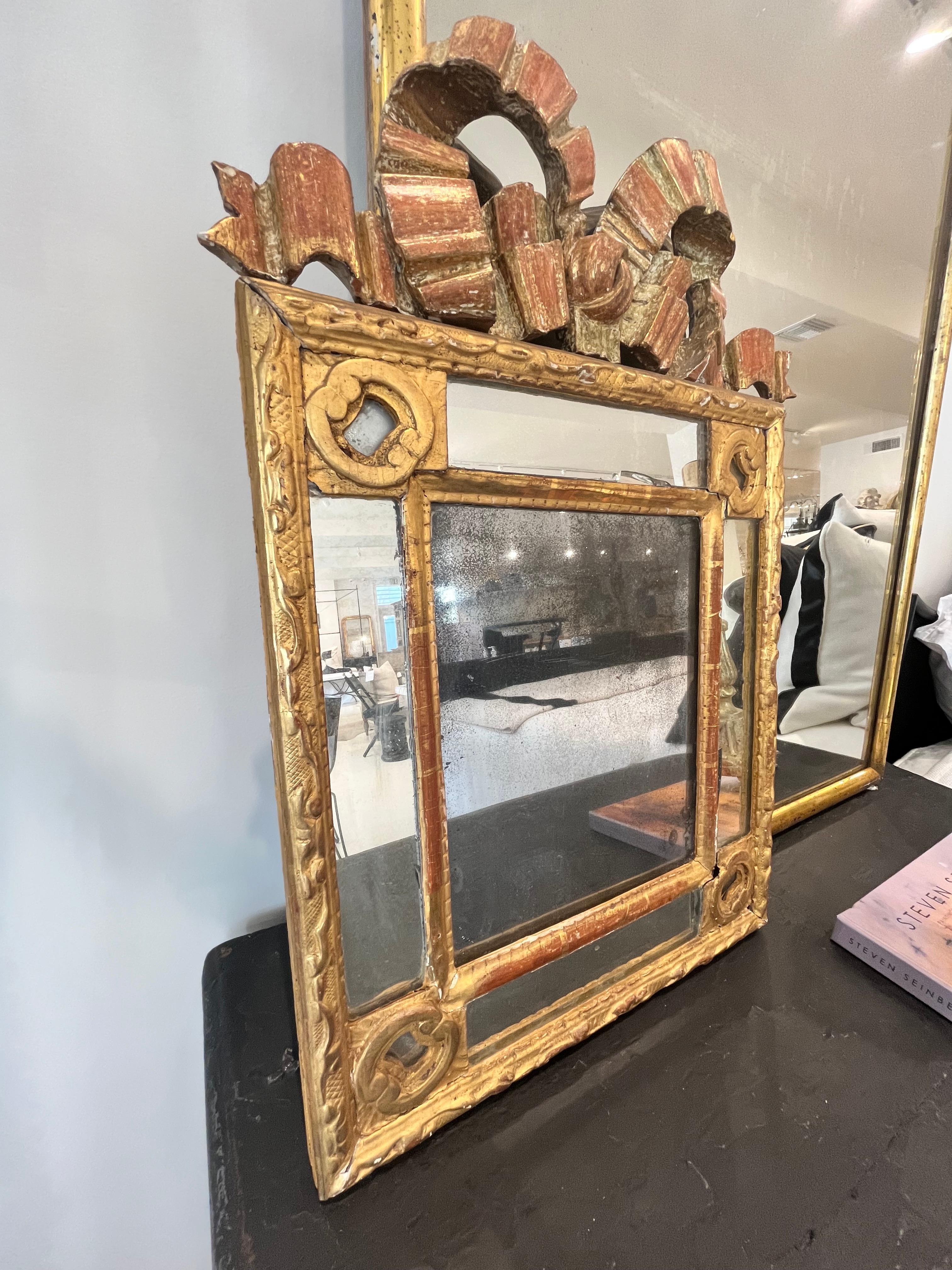 Spiegel aus vergoldetem Holz, 18. Jahrhundert, neoklassisch (Europäisch) im Angebot