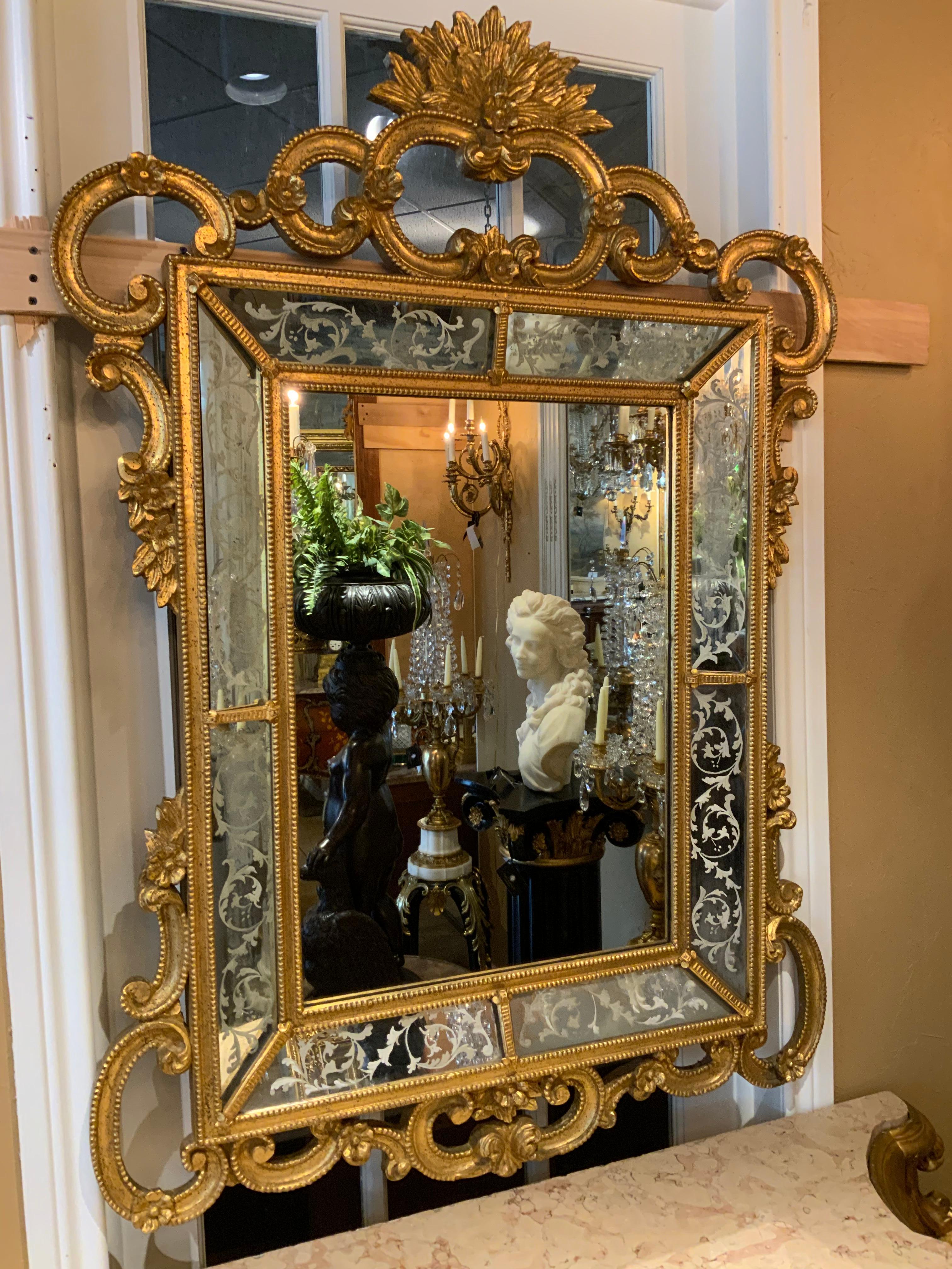 Spiegel aus vergoldetem Holz im venezianischen Rokoko-Stil mit Ätzung im Angebot 2