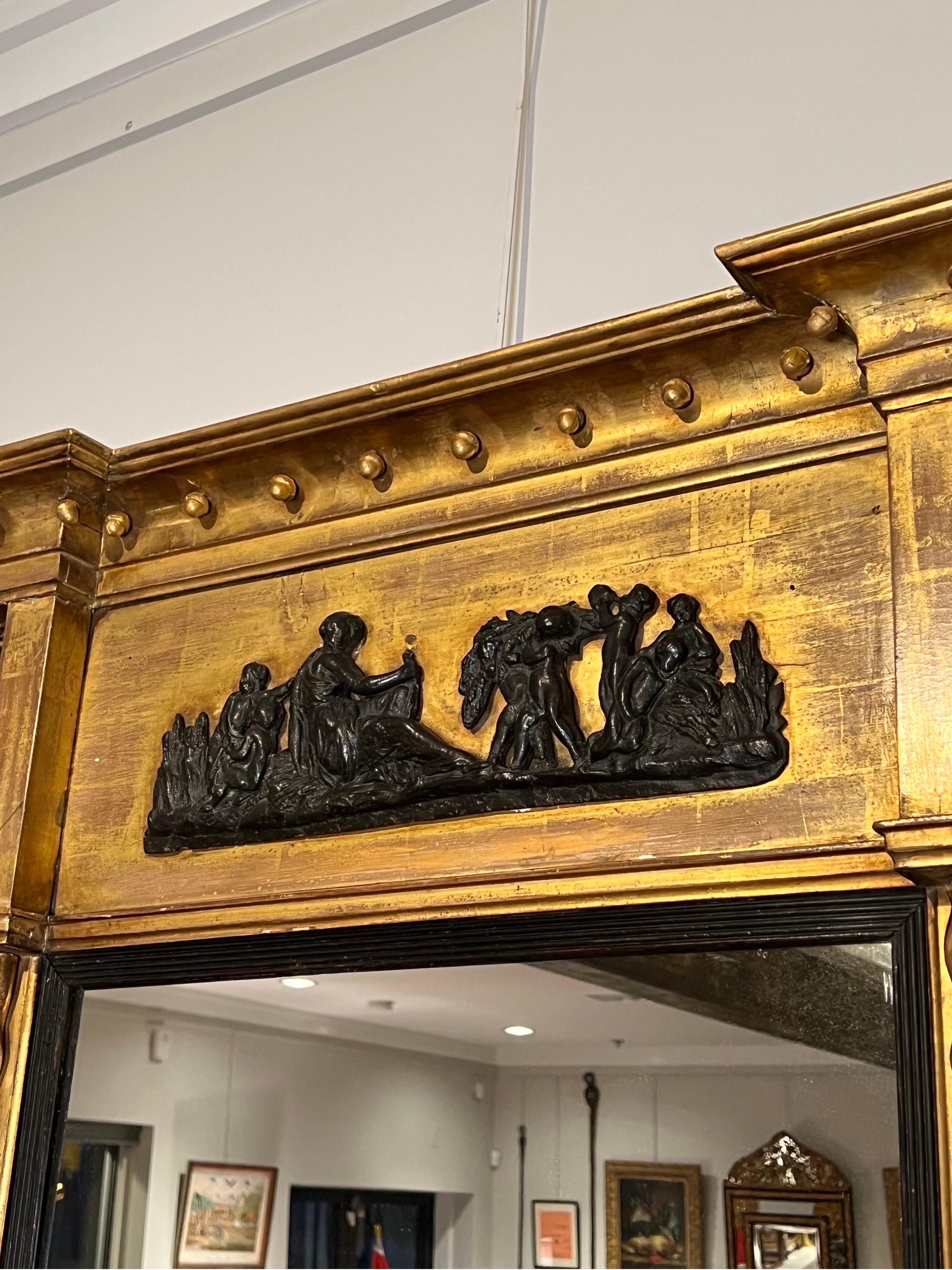 Anglais Miroir néoclassique bois doré en vente