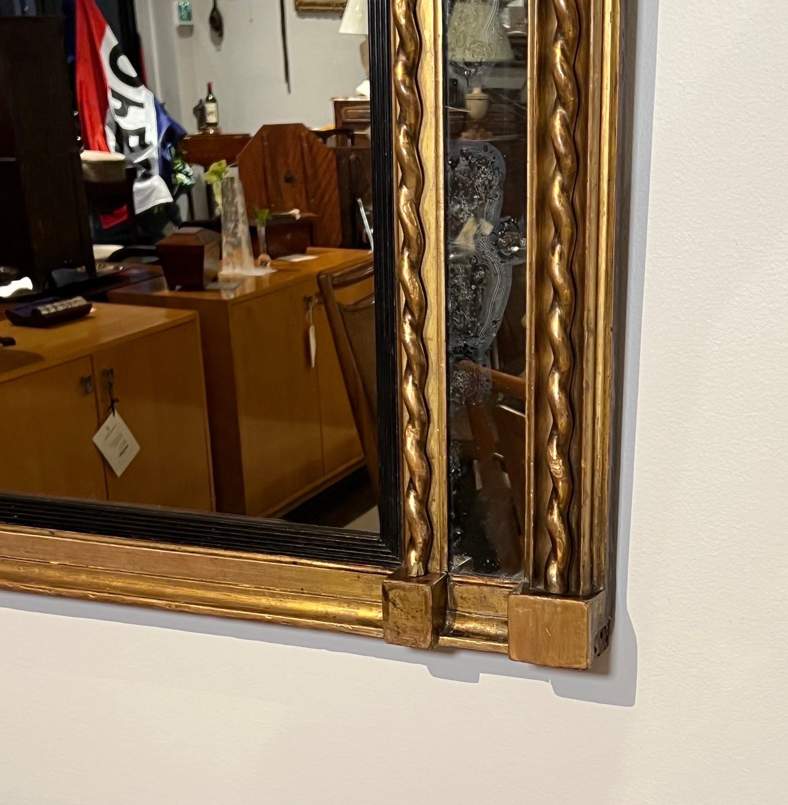 Miroir néoclassique bois doré Bon état - En vente à New York, NY
