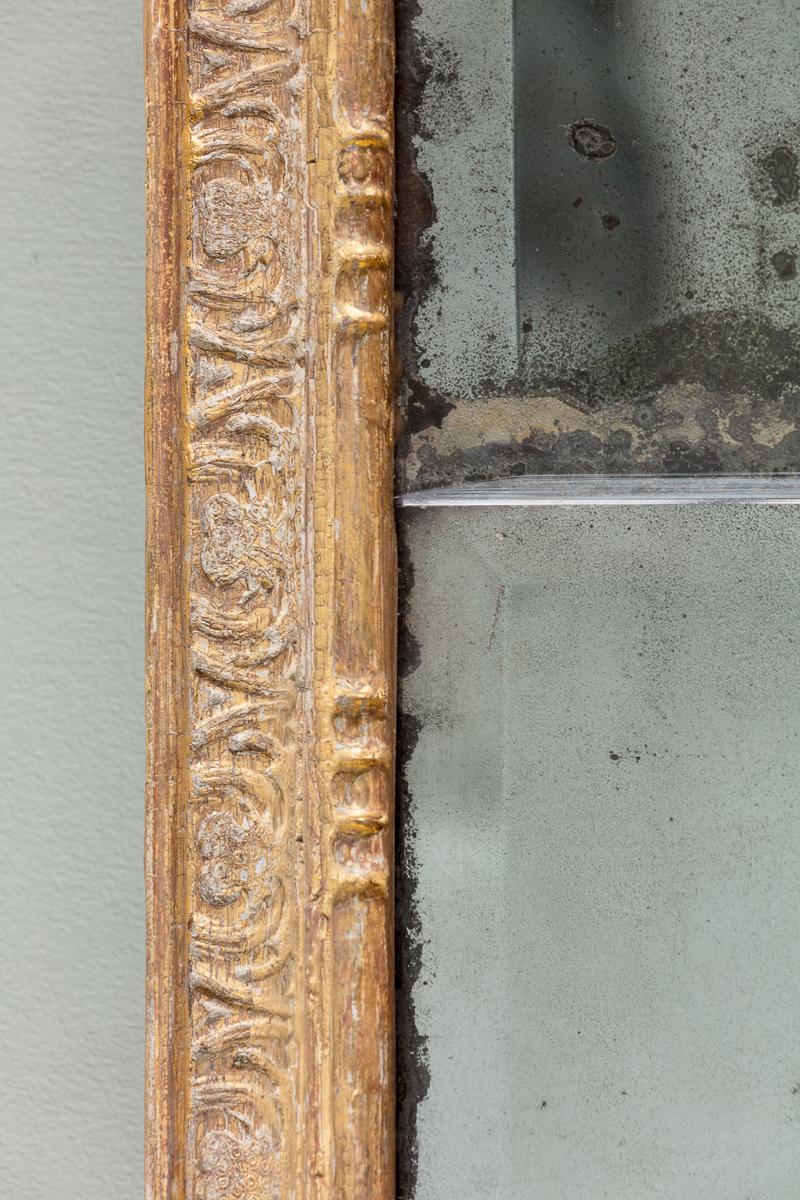 Specchio in legno dorato, inizio del XVIII secolo In condizioni buone in vendita a London, GB
