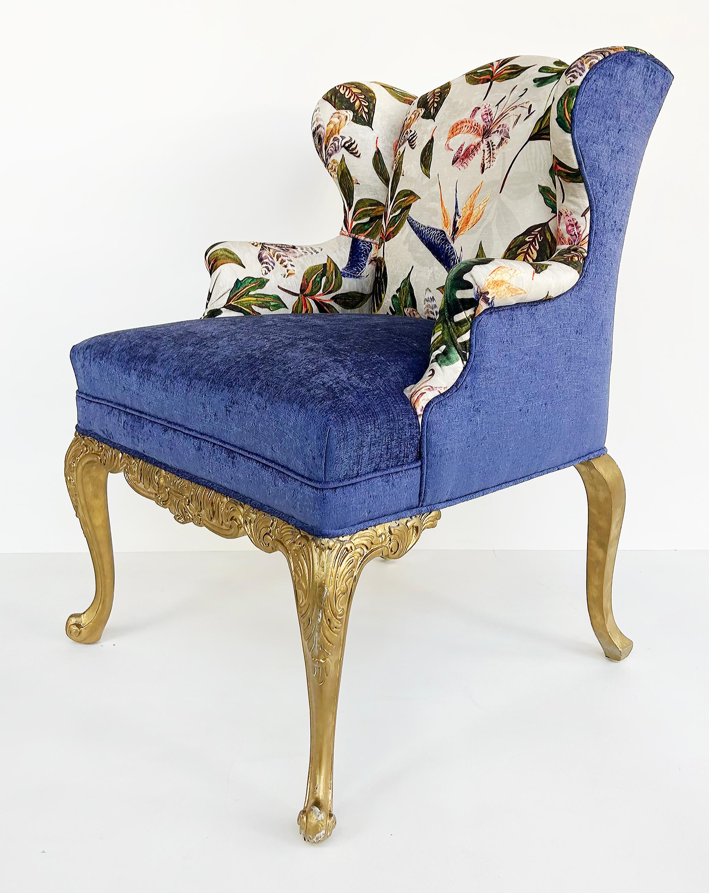 Giltwood Kürzlich gepolstert Ohrensessel mit Floral Print Stoff im Zustand „Gut“ im Angebot in Miami, FL