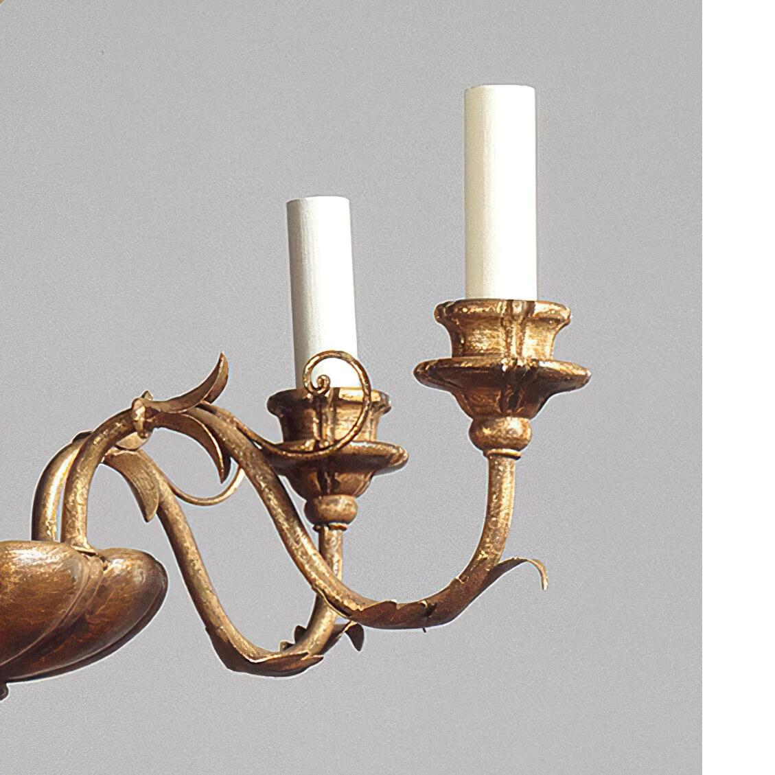 Anglais Lustre Rocococo à cinq lumières en bois doré en vente