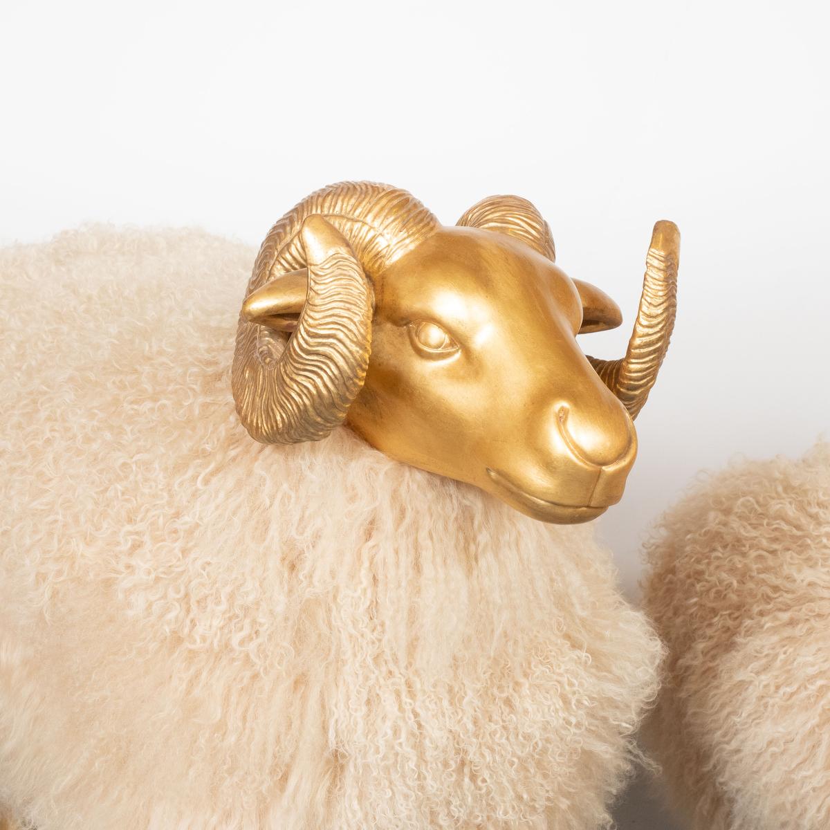XXIe siècle et contemporain Family de moutons en bois doré de Carlos Villegas en vente