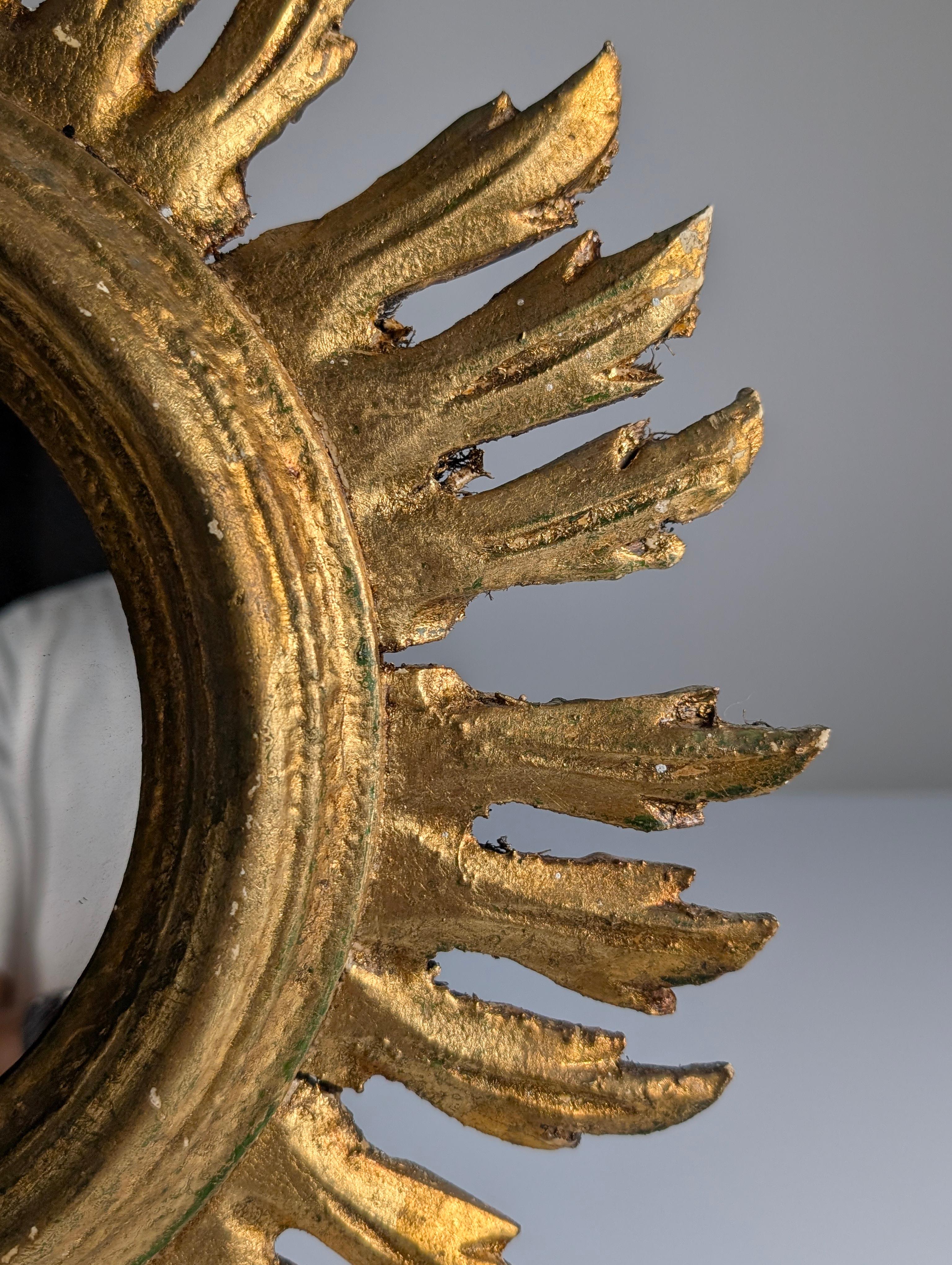 Spiegel aus Giltwood mit Sonnenschliff, 1960er Jahre (Spanisch) im Angebot