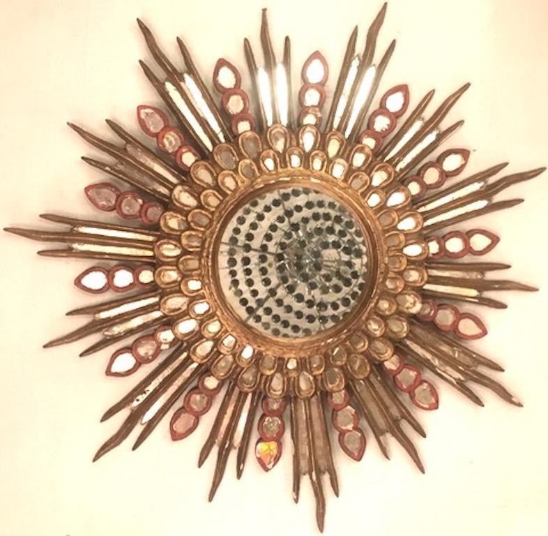 Début du 20ème siècle Miroir en bois doré Sunburst en vente