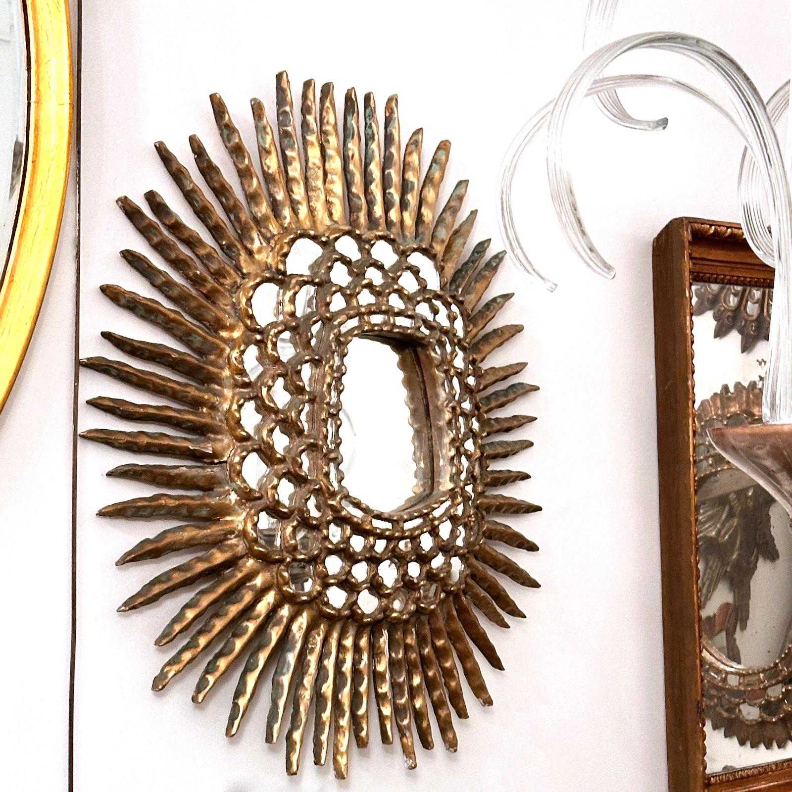 Début du 20ème siècle Miroir en bois doré Sunburst en vente
