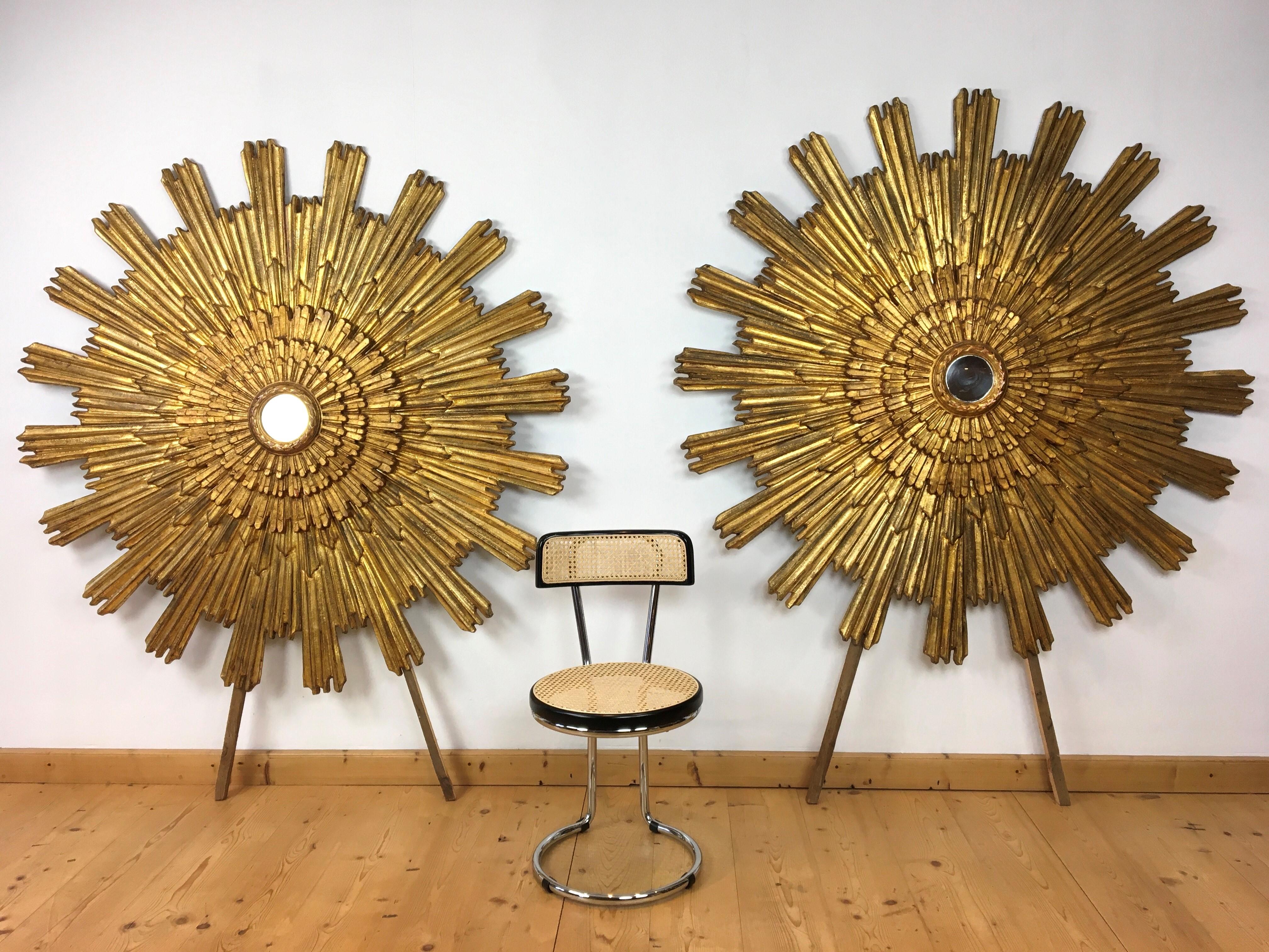 Mid-Century Modern Miroirs en bois doré à effet soleil XL, Italie, 2 pièces disponibles