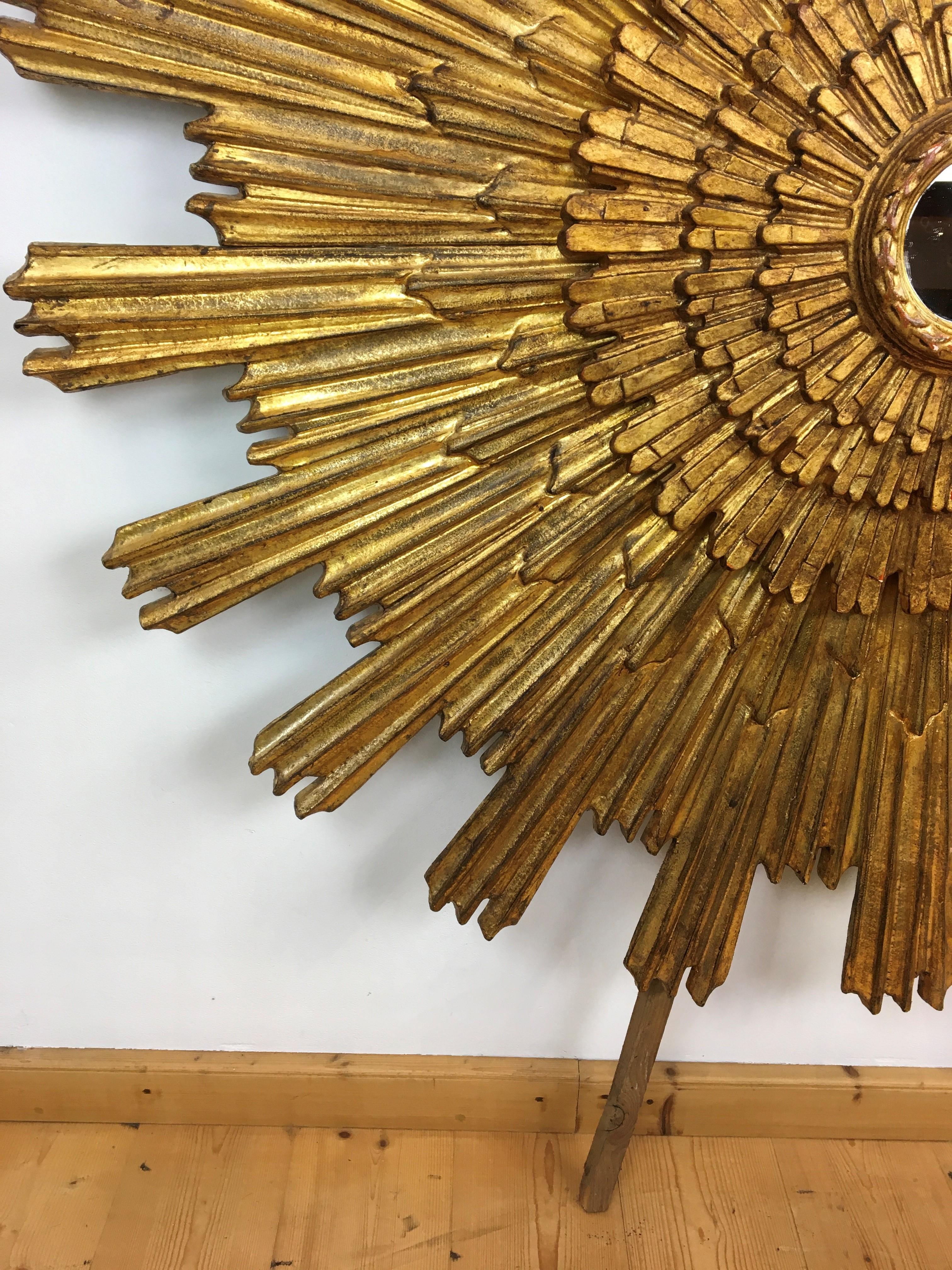 20ième siècle Miroirs en bois doré à effet soleil XL, Italie, 2 pièces disponibles