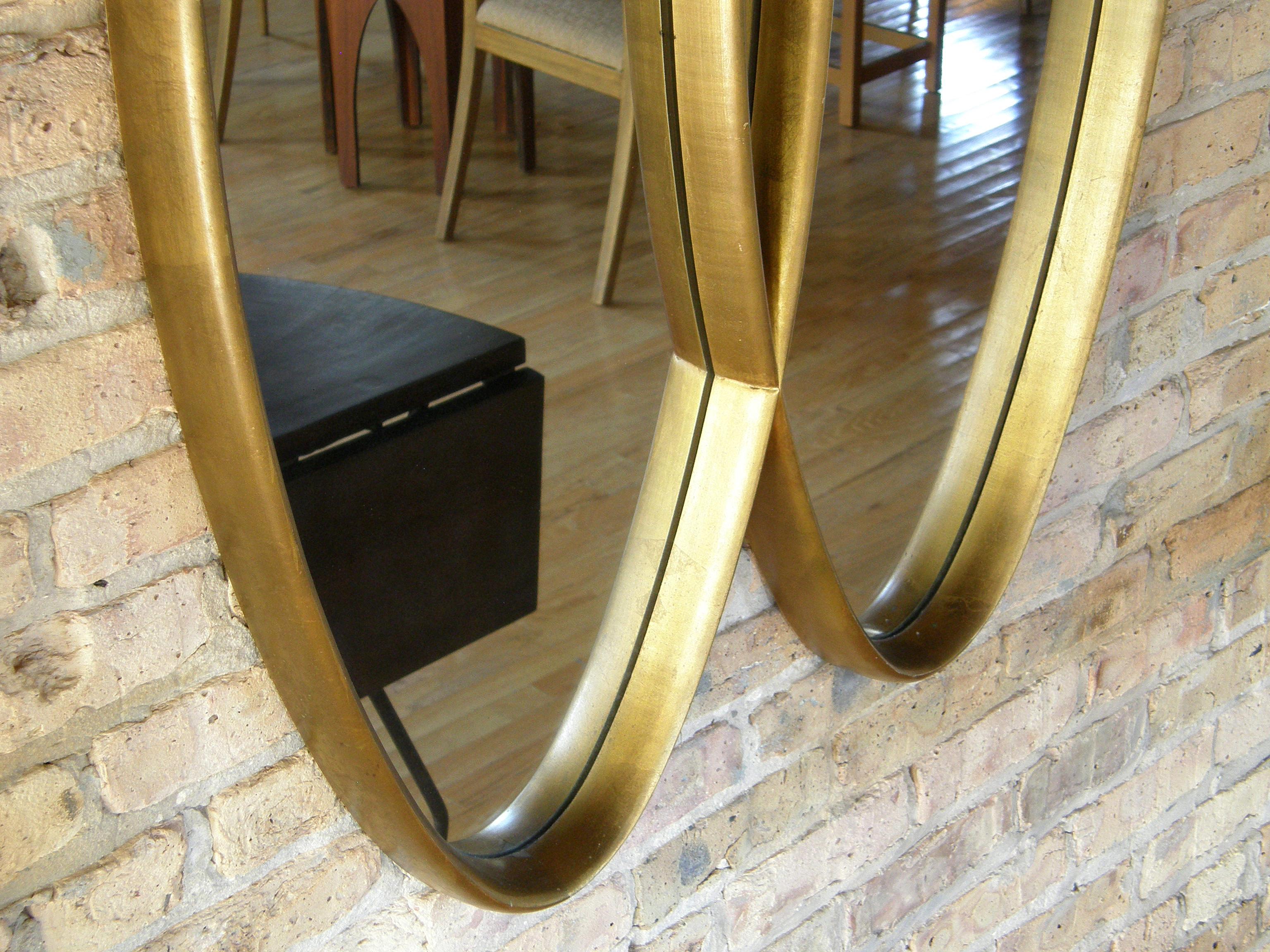 Wandspiegel aus vergoldetem Holz mit ineinandergreifendem, doppeltem, ovalem Design im Angebot 4