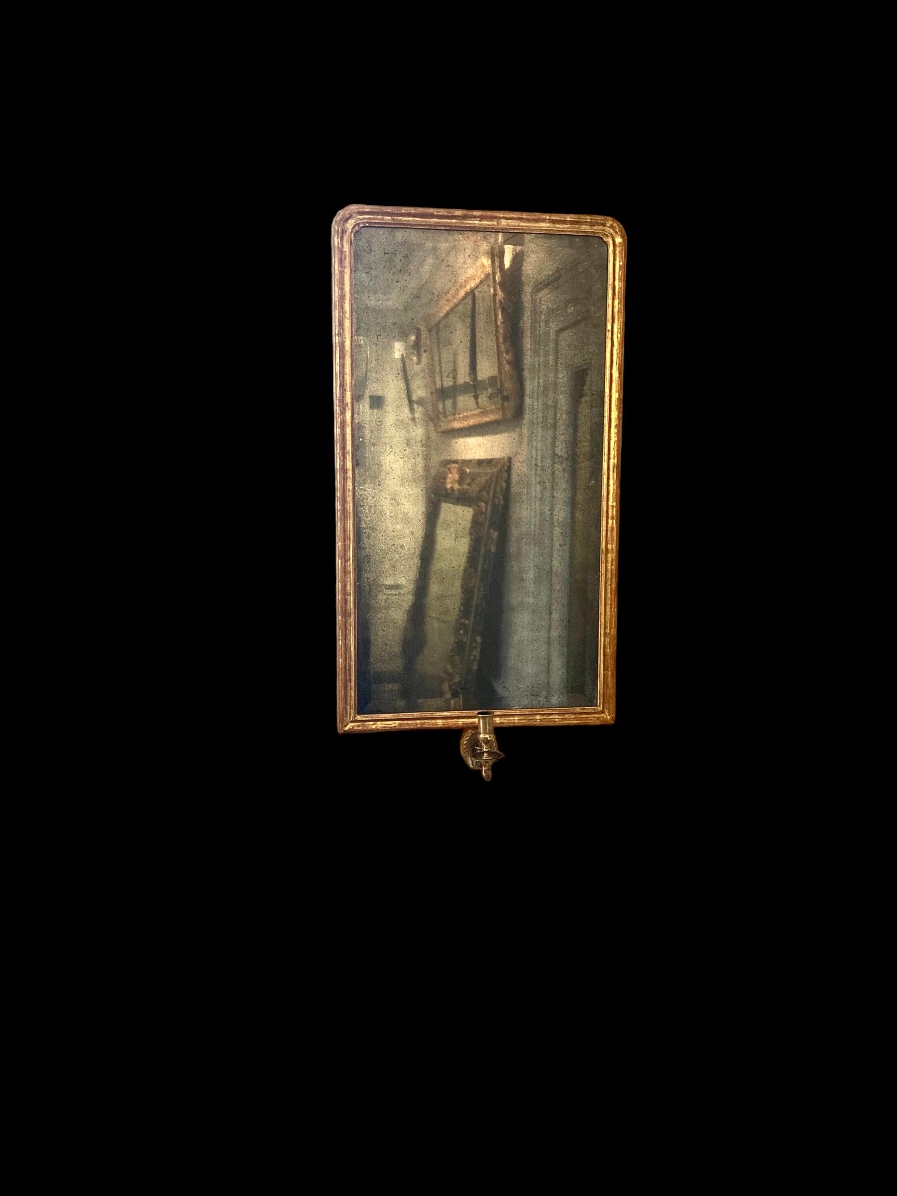 Giltwood wall mirror with single brass candle arm In Excellent Condition For Sale In Reepham, GB