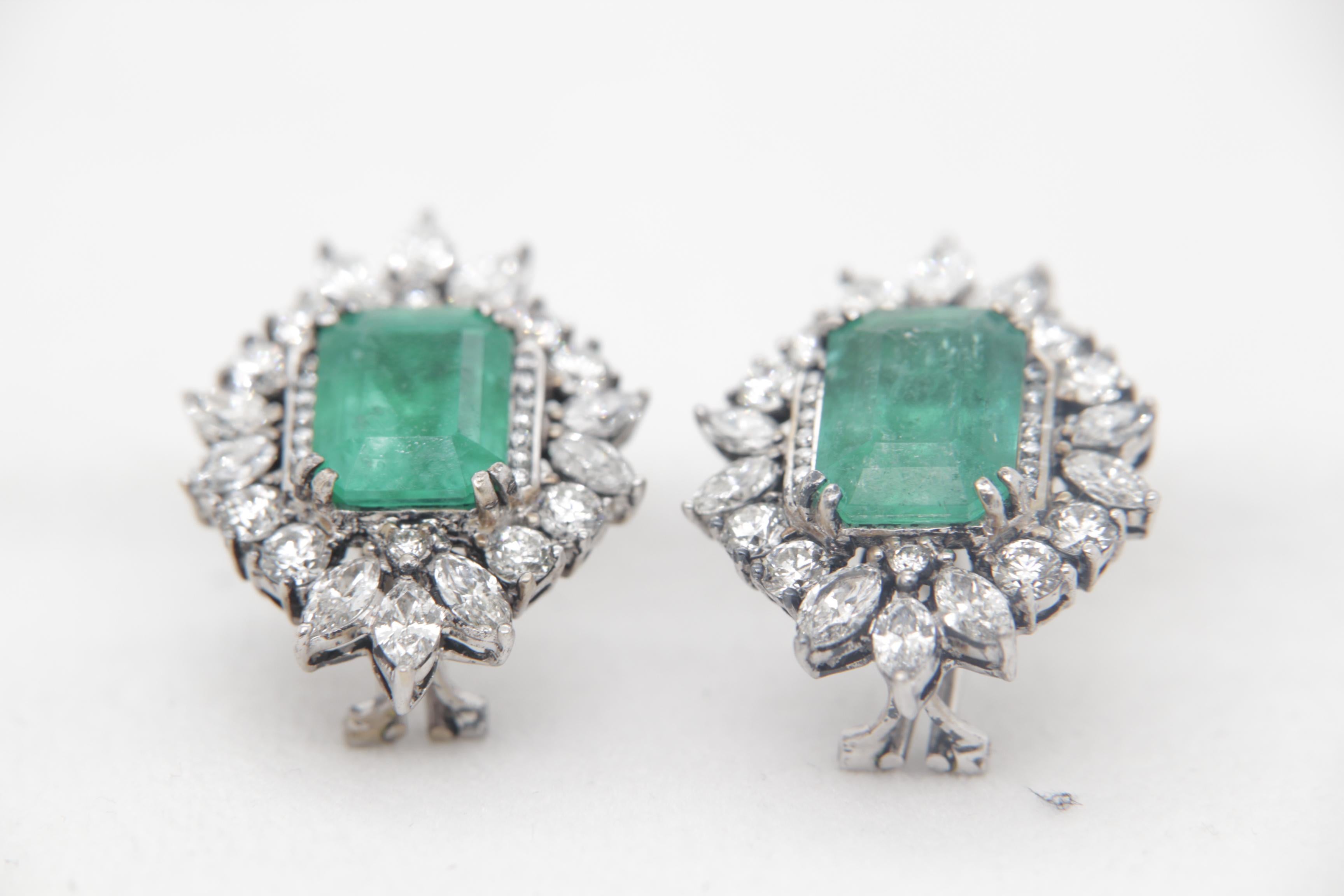 A brand new emerald and diamond earring in 18 karat gold. The total emerald weight is 8.01 carats and are certified from GIM (Gemological Institute of Myanmar) as natural and colombian. The total diamond weight is 3.61 carats and total earring