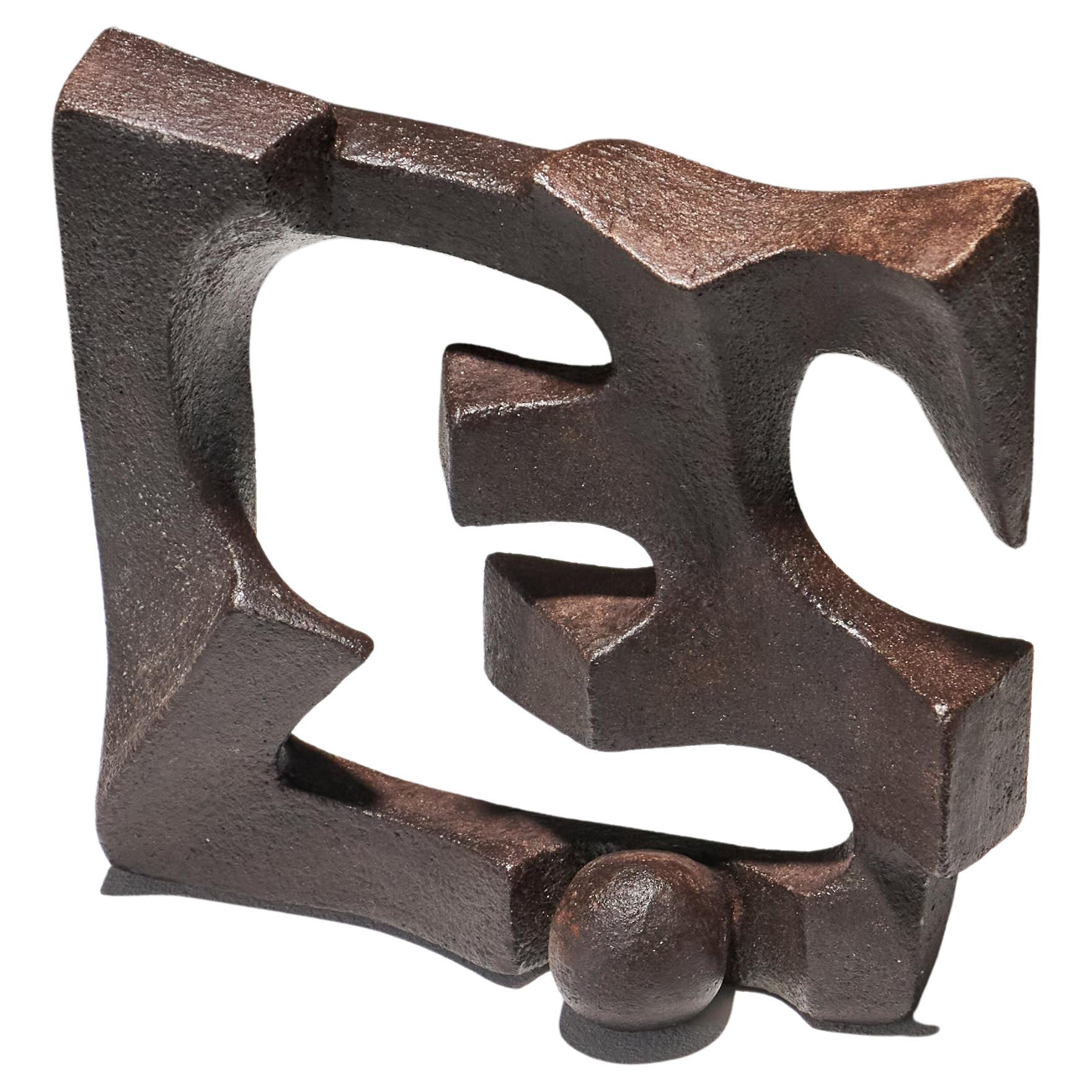 Scultura da parete "Gimmik 1" in gres.