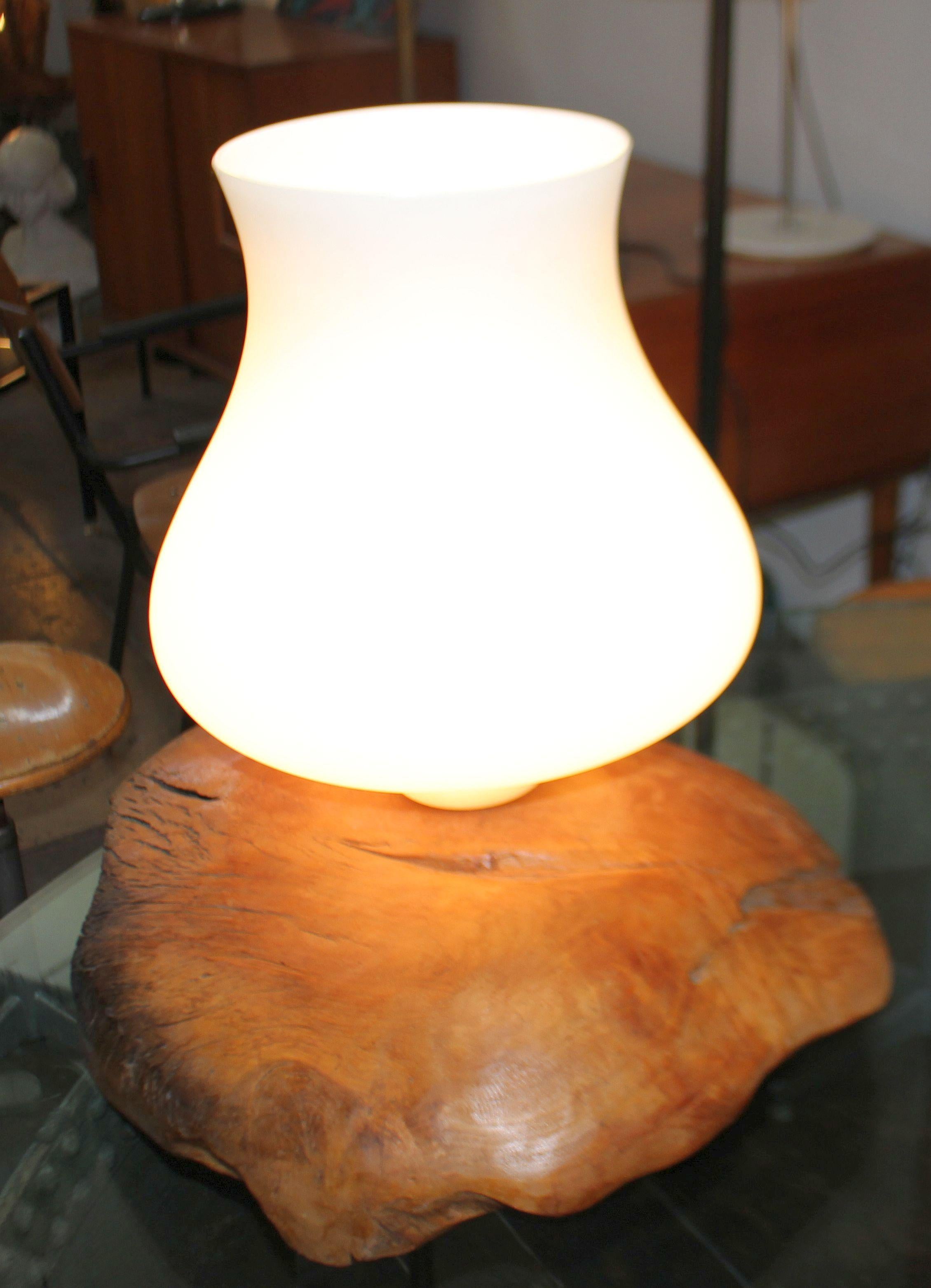 Mid-Century Modern Lampe de table Gimo Fero en vente