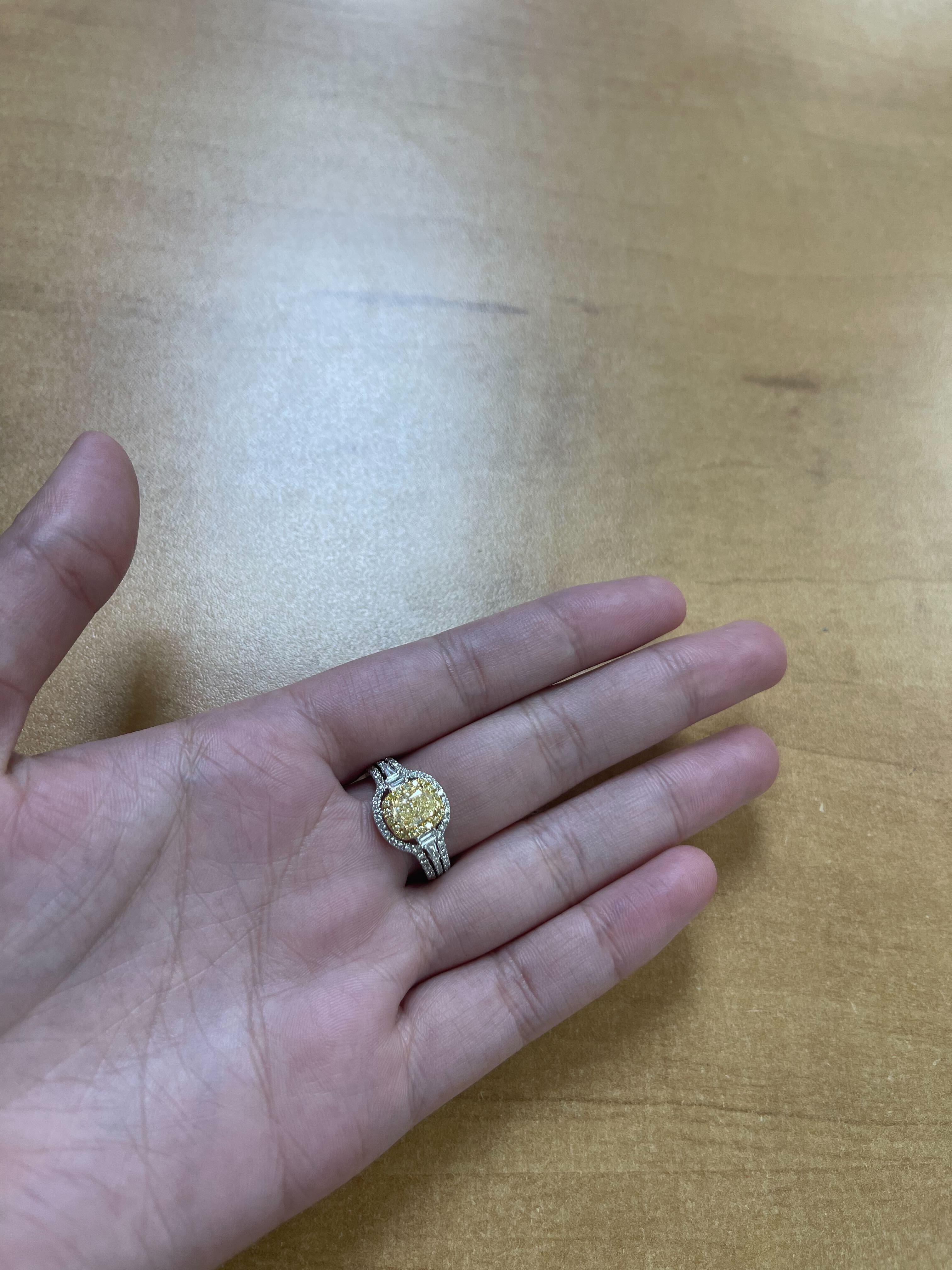 Art déco Gin and Grace 18KTT Bague avec diamant jaune 1,01 carat aux accents éblouissants en vente