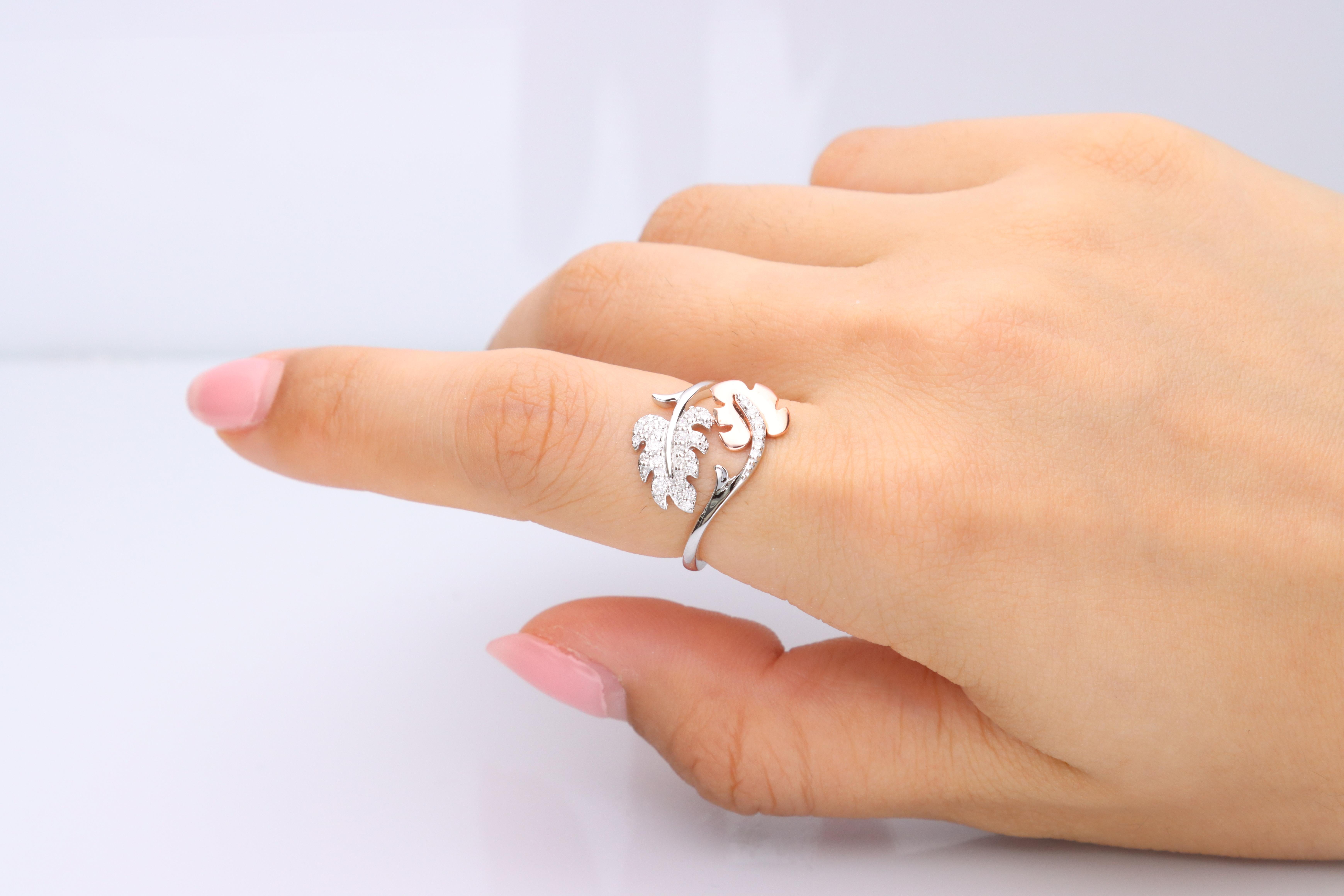 * Sii come chi brilla, nonostante l'oscurità cresca. Realizzato in argento 925, questo anello presenta una lucciola di diamanti che brilla come se fosse in volo. Delicato e scintillante, questo anello è sicuramente da conservare.
* La collezione