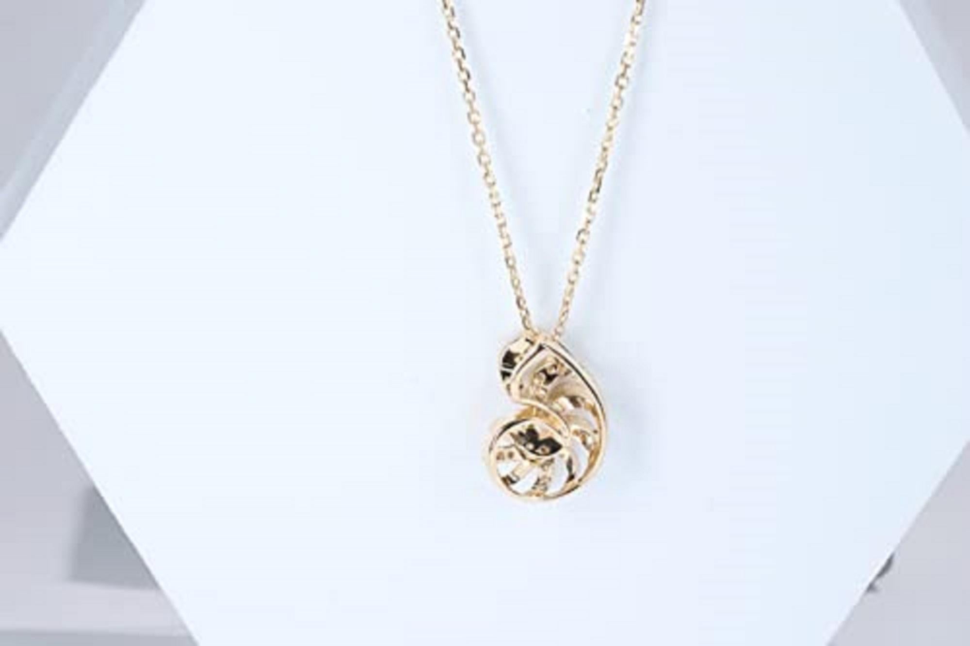 Round Cut Gin and Grace pendant in 14K Yellow gold and Diamond for exclusive everyday look For Sale