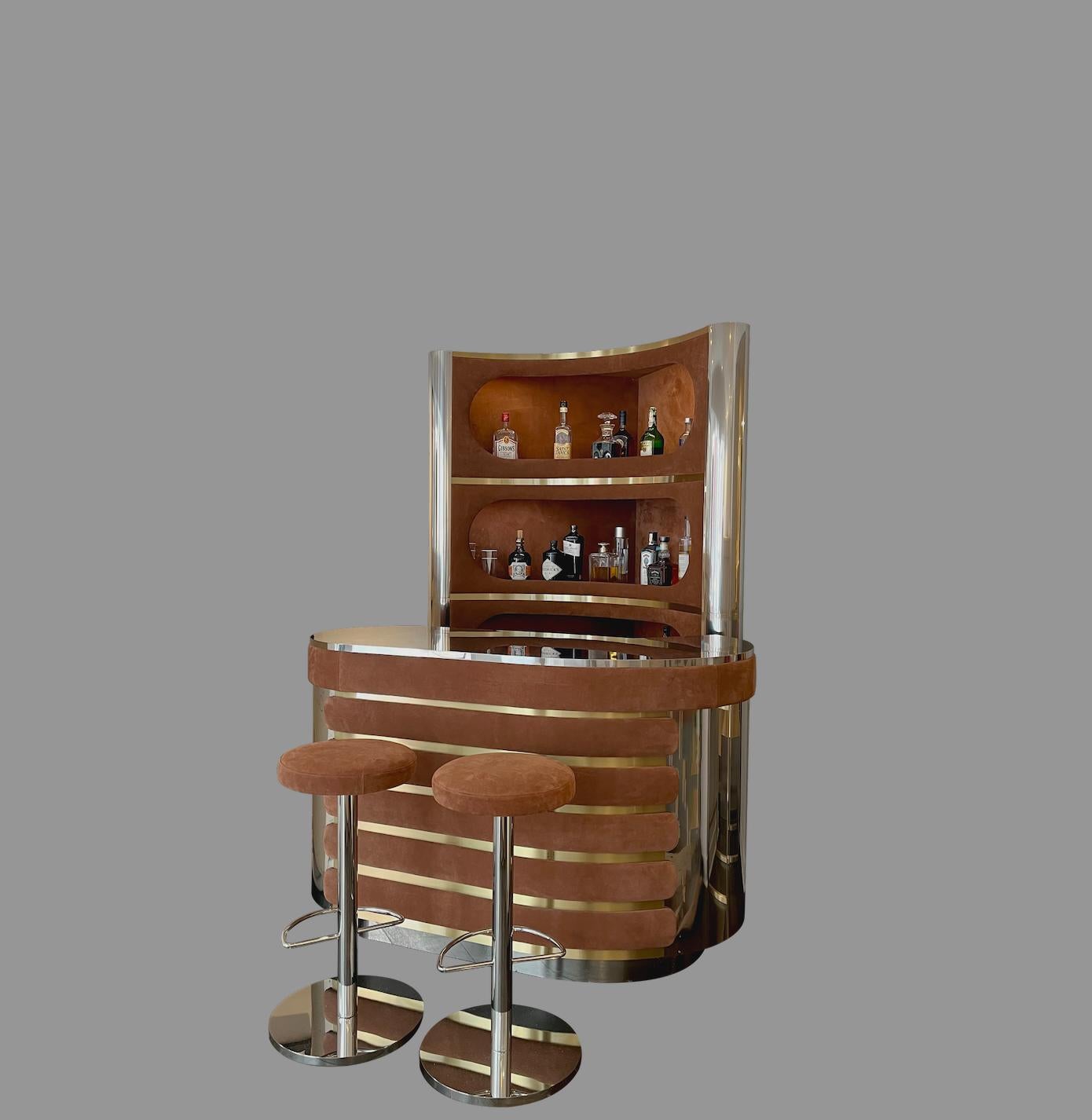 Rizzo aimait la simplicité et la pureté du rationalisme et s'inspirait fortement de l'esthétique du Bauhaus. Informé par son œil de photographe, il recherche l'harmonie visuelle des formes et des matériaux. Ses designs étaient censés avoir une