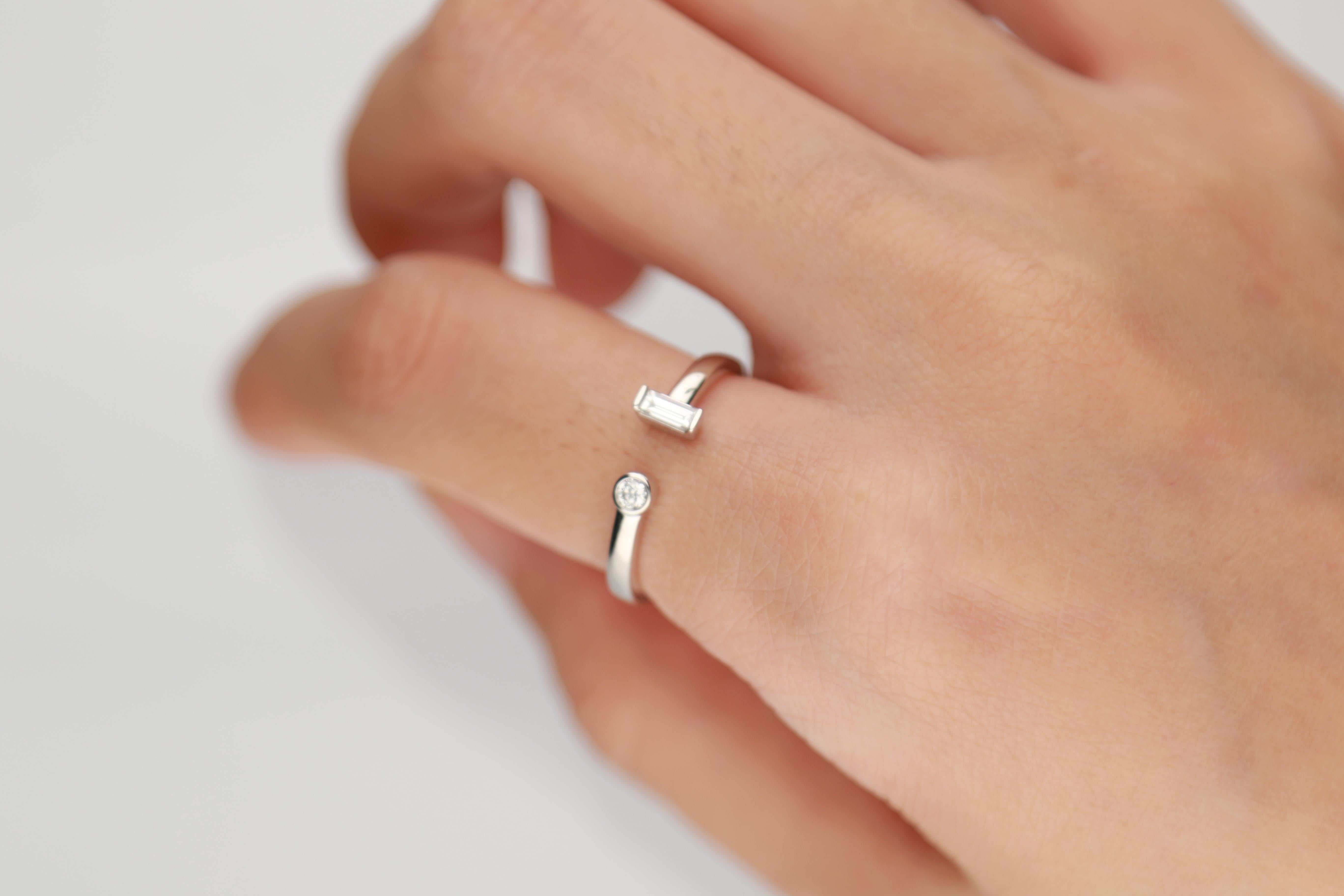 Schmücken Sie sich mit Eleganz mit diesem Ring aus 18-karätigem Weißgold von Gin & Grace. Dieser Ring besteht aus Diamanten im Rundschliff (2 Stück) 0,16 Karat. Dieser Ring wiegt 1.92 Gramm. Dieser zarte Ring ist auf Hochglanz poliert.