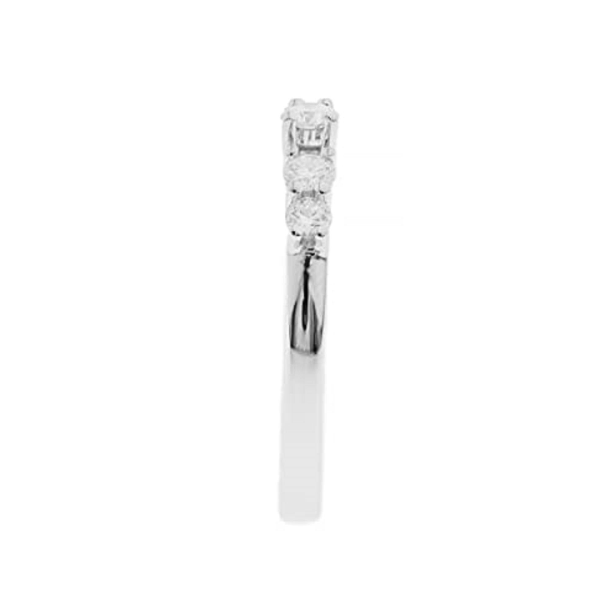 Taille ronde Gin & Grace, bague pour femmes en or blanc 18 carats avec diamant blanc naturel en vente