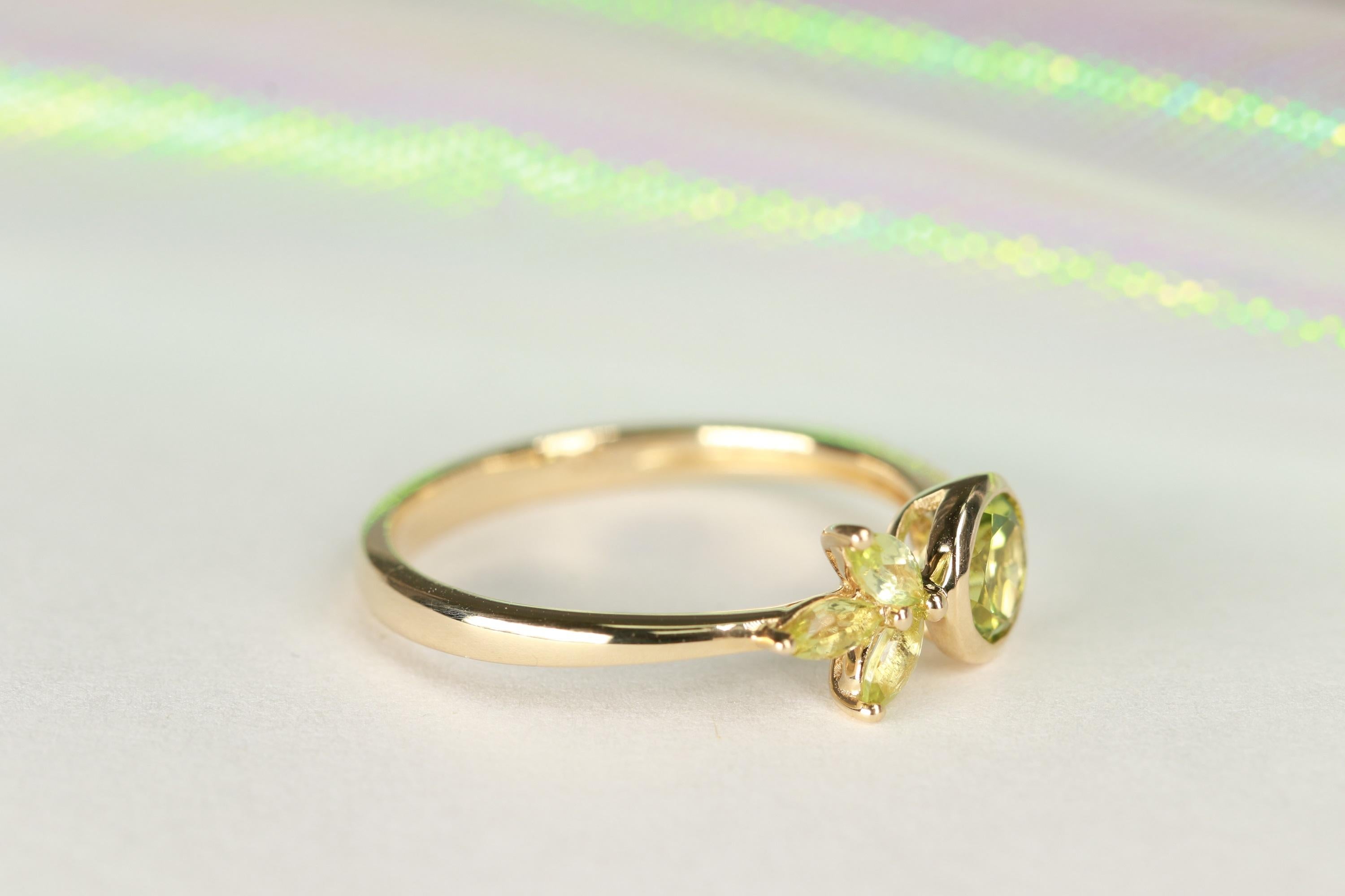 Gin & Grace Classic Peridot with Diamond 14k Yellow Gold Ring For Women/Girls In New Condition For Sale In New York, NY