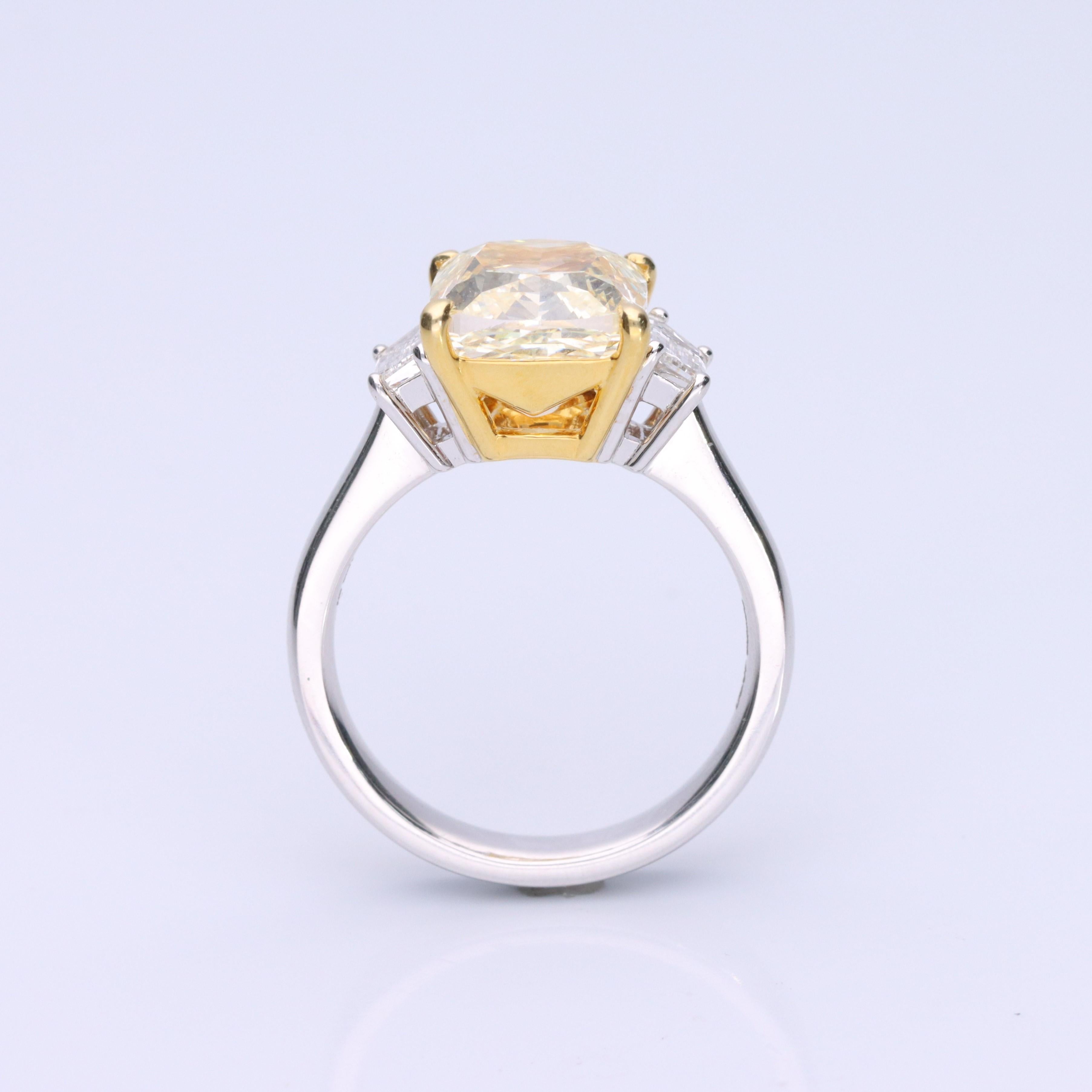 Gin & Grace Ring aus 18 Karat TT Gold mit gelbem Diamanten im Kissenschliff und weißen Diamanten im Zustand „Neu“ in New York, NY
