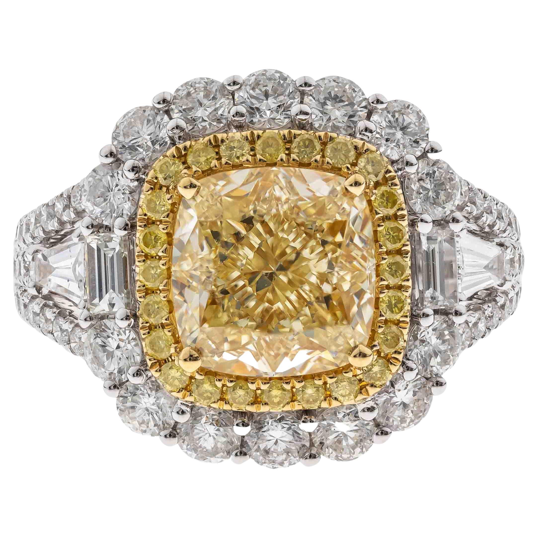 Gin & Grace Bague en or 18 carats avec diamant jaune taille coussin et diamants blancs en vente