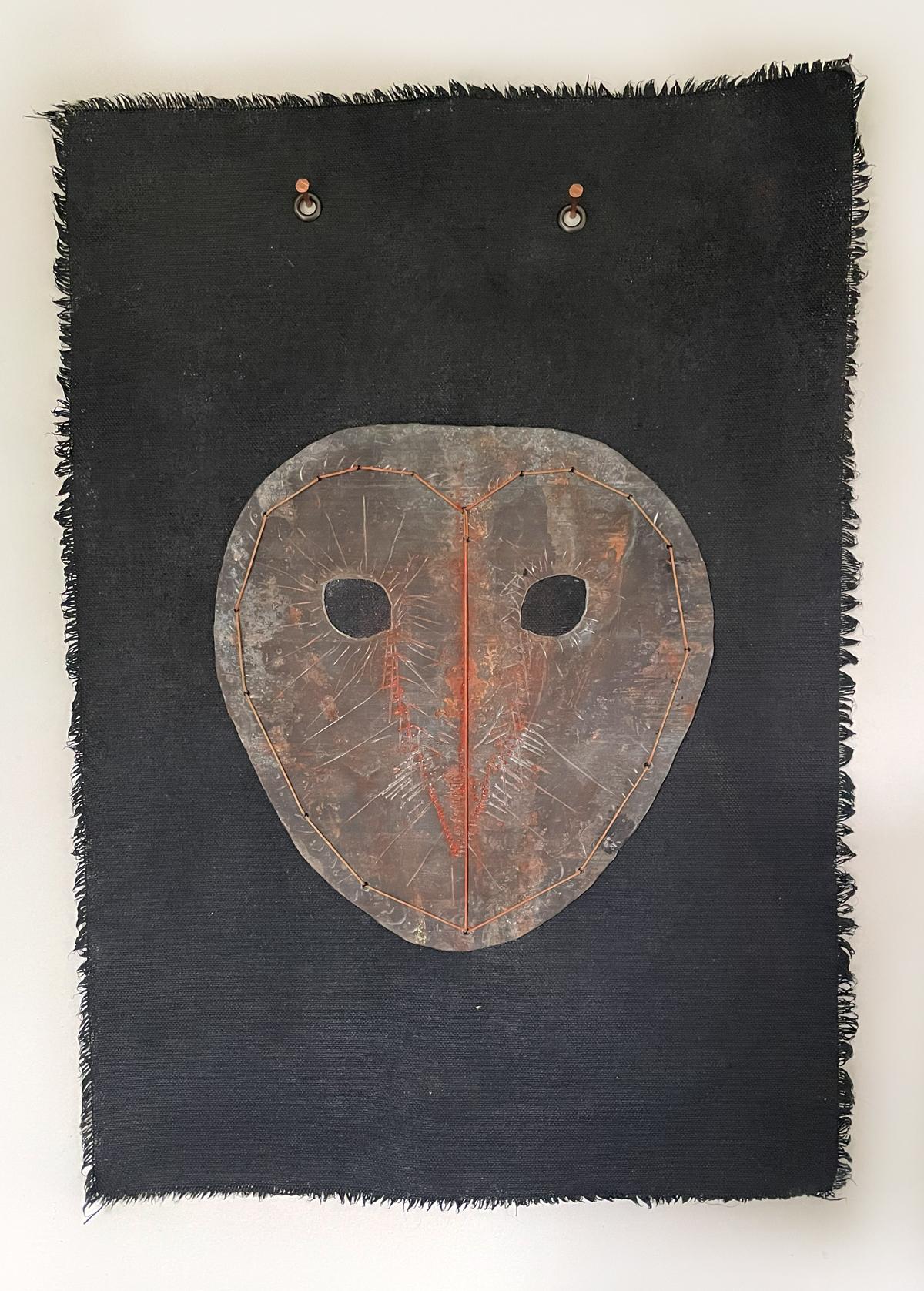 Wandbehang aus Faser: „The Masks We Wear Series, Eule“