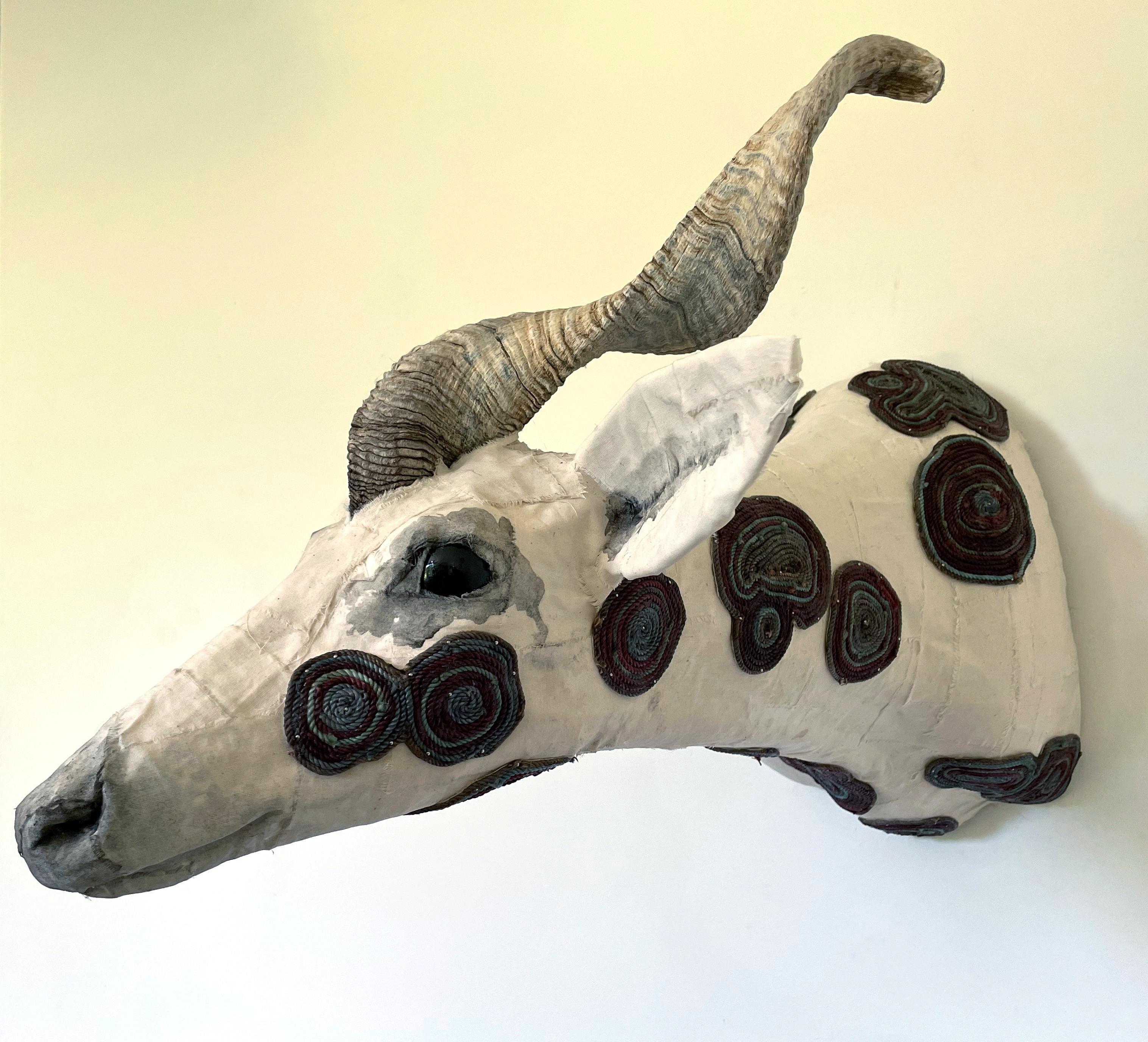 Gin Stone Figurative Sculpture - Upcycled fake animal head: 'Proteus mirabilis Monoceros '