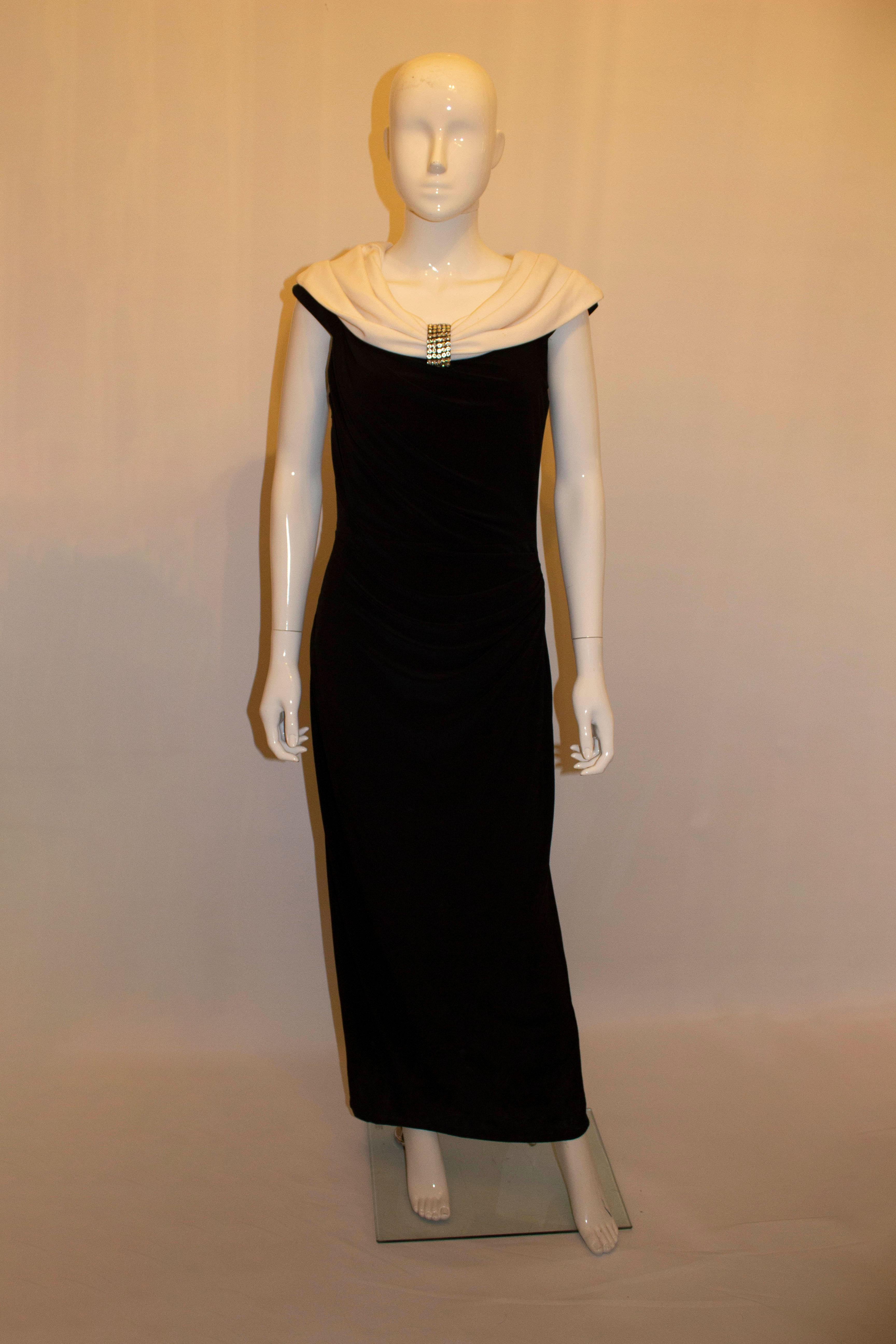  Gina Bacioni Black and White Evening Gown In Good Condition For Sale In London, GB