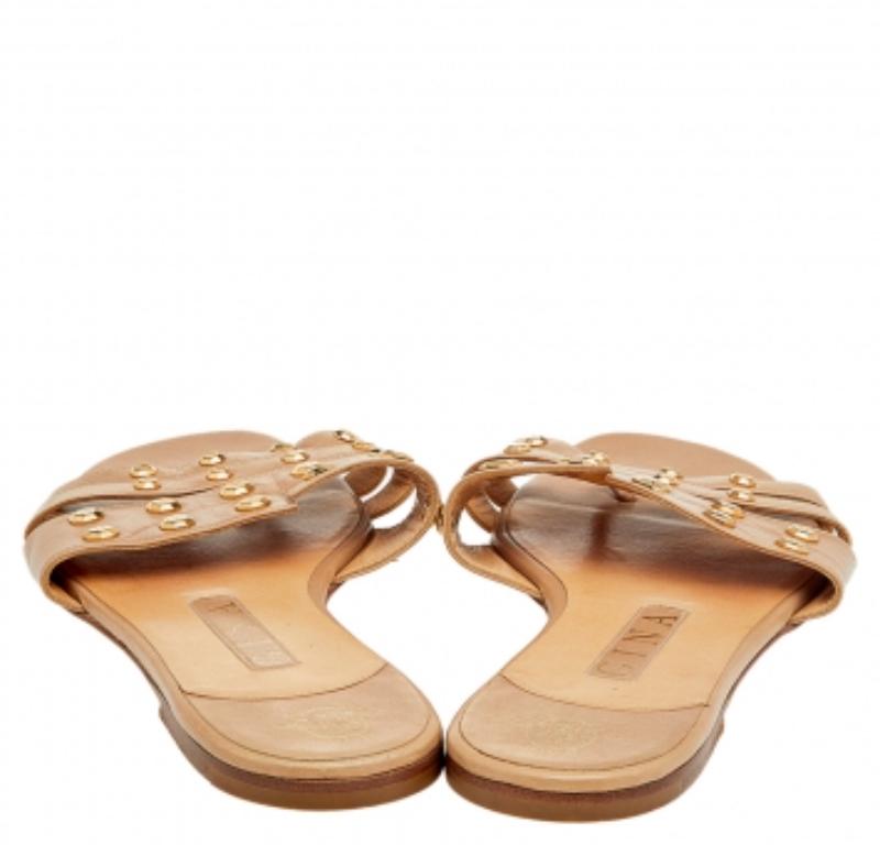 Gina Beige Leather Embellished Slide Sandals Size 38.5 Pour femmes en vente