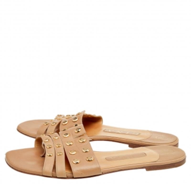Gina Beige Leather Embellished Slide Sandals Size 38.5 en vente 3
