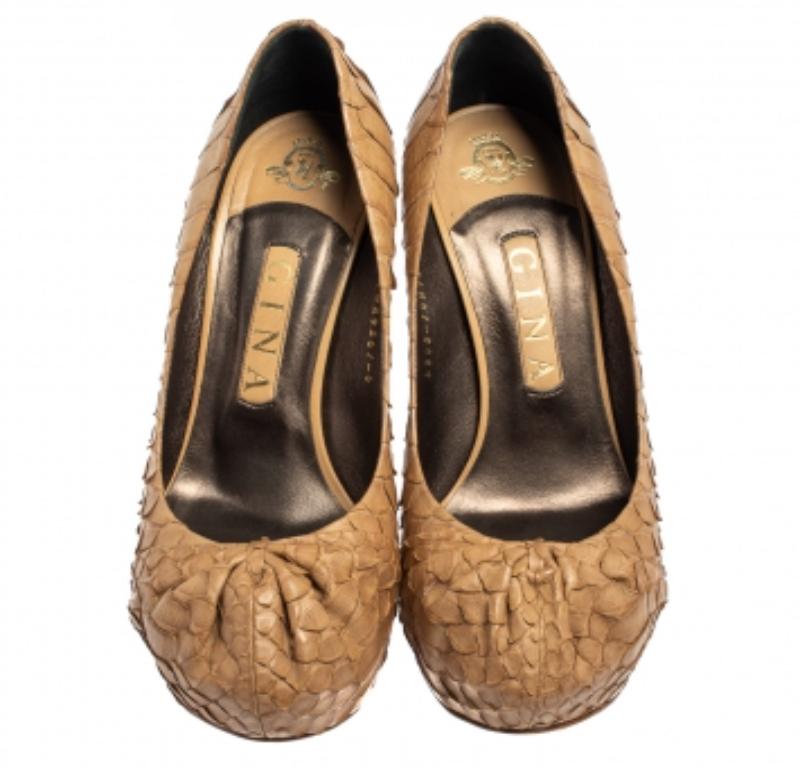 Gina Beige Python Leder Elle Plateau Pumps Größe 39 im Zustand „Gut“ im Angebot in Dubai, Al Qouz 2