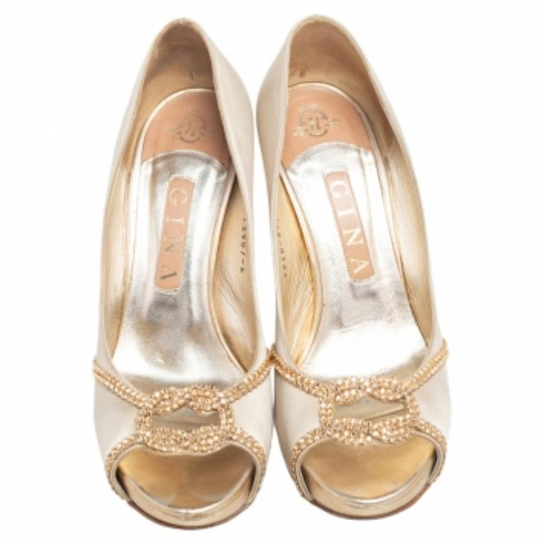 Gina, raso e pelle beige con cristalli, Peep Toe Pumps Taglia 39 in vendita 2