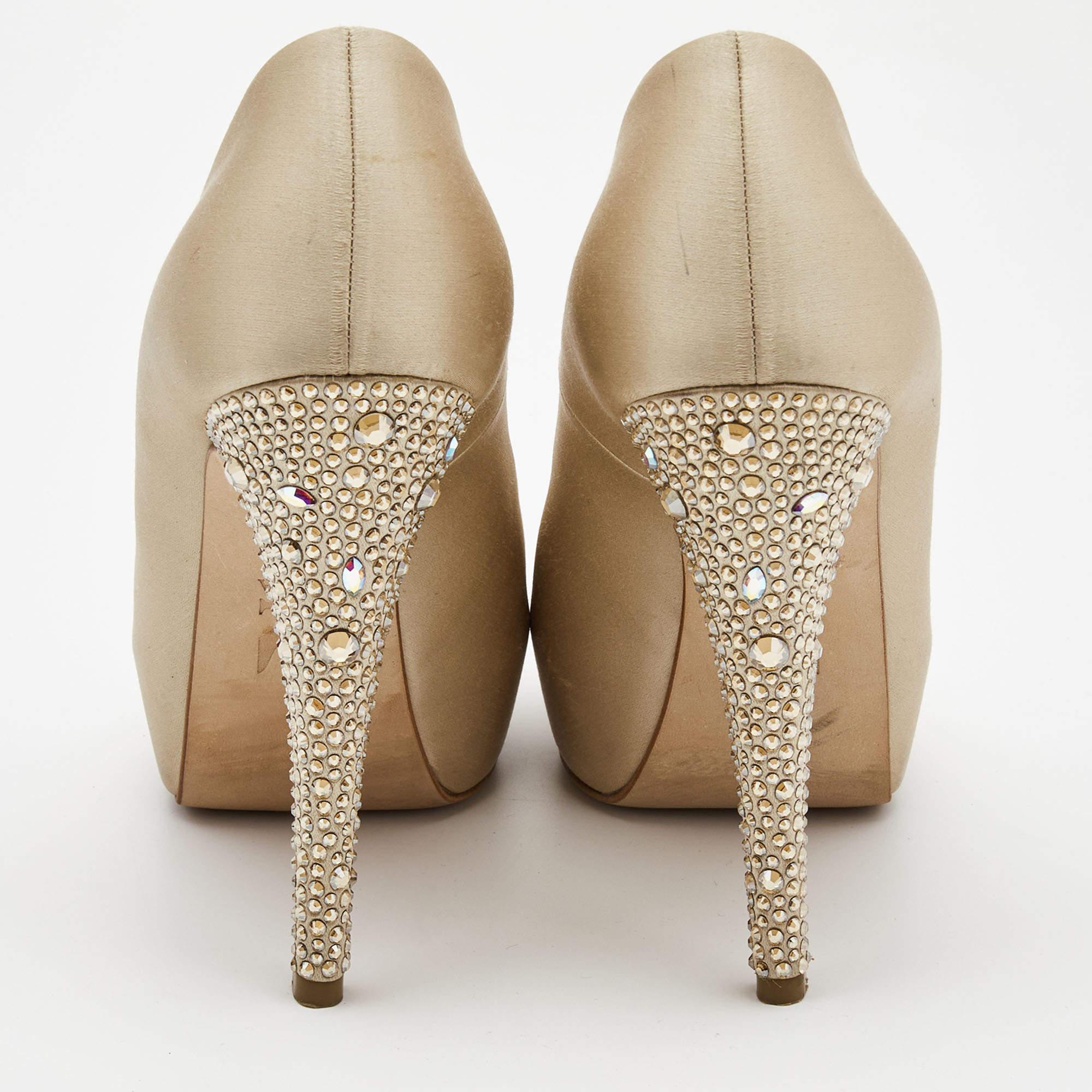 Gina Beige Satin Crystal Embellished Heel Peep Toe Platform Pumps Taglia 37 1