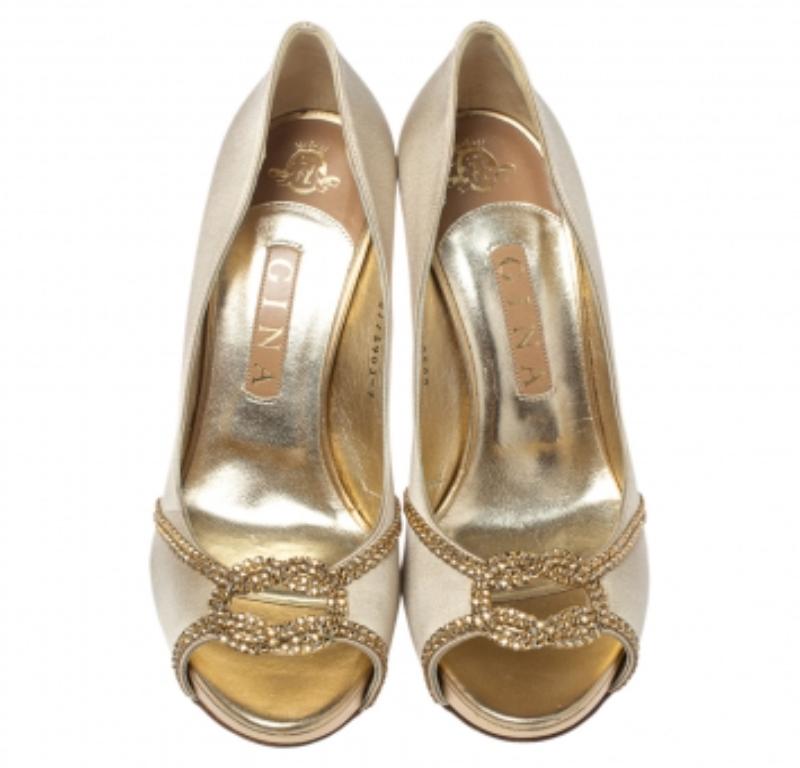 Gina Beige Satin Crystal Embellished Peep Toe Pumps Size 40 In Good Condition For Sale In Dubai, Al Qouz 2