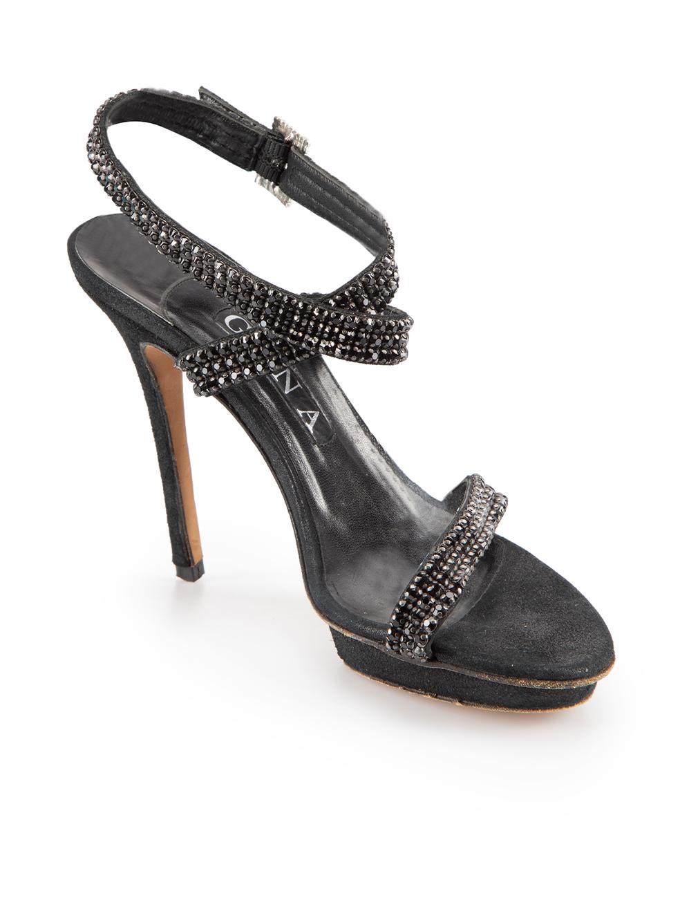 CONDIT ist sehr gut. Die Schuhe weisen minimale Abnutzungserscheinungen auf. Minimale Abnutzungserscheinungen an der Zierleiste oberhalb des Plateaus mit Abnutzungserscheinungen am Leder bei diesem gebrauchten Gina Designer-Wiederverkaufsartikel.