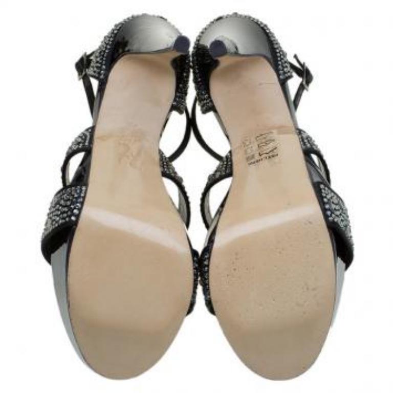 Gina Schwarze Plateausandalen aus Leder mit Kristallverzierung und T-Riemen Größe 38 im Angebot 1