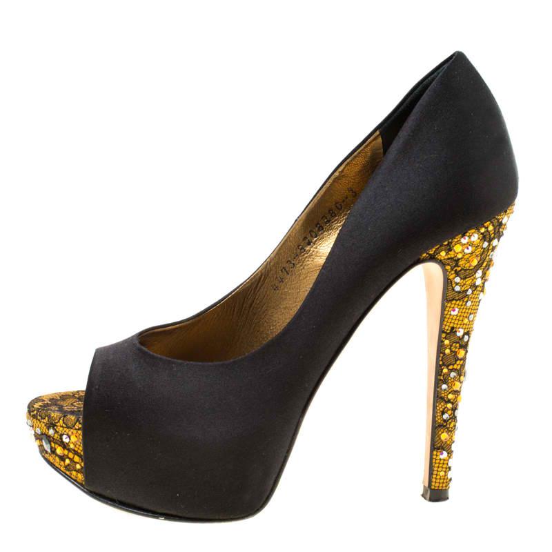 Bid goodbye to the same old boring designs and welcome these gorgeous pumps from Gina! The black pumps are crafted from satin and feature a peep-toe silhouette. They flaunt crystal embellished 12 cm heels and come equipped with comfortable leather