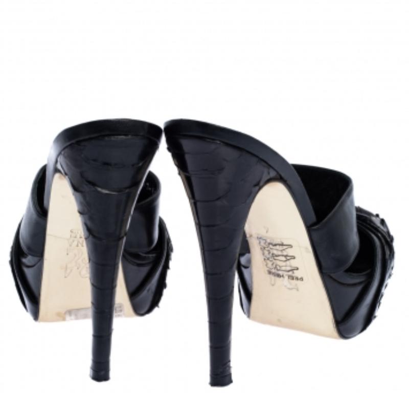 Gina Black Leather and Python Platform Close Toe Slide Sandals Size 35 In Good Condition For Sale In Dubai, Al Qouz 2