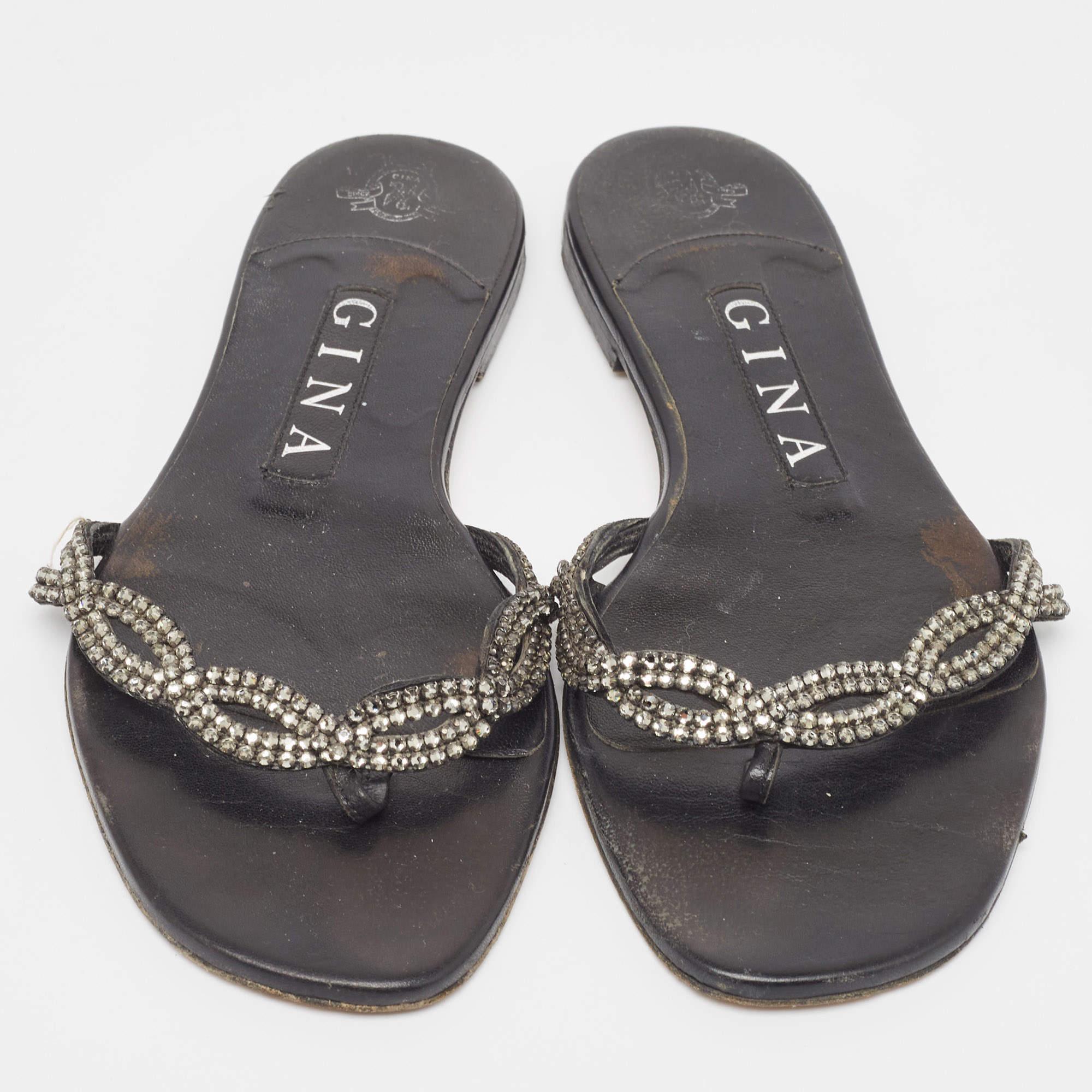 Gina Black Leather Crystal Embellished Flat Slides Size 37 In Good Condition For Sale In Dubai, Al Qouz 2