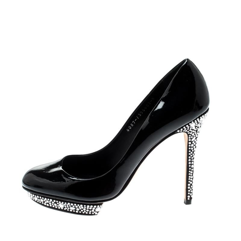 You are sure to love these amazing pumps from Gina as they're well-built and utterly gorgeous! They've been crafted from patent leather flaunting a black hue and designed with embellished platforms, 12.5 cm heels and comfortable insoles.

Includes: