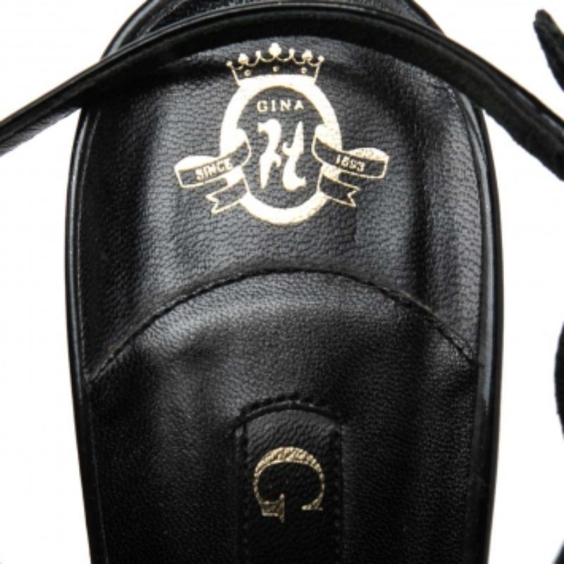 Gina Sandalias con tiras en T de charol negro con adornos de cristal talla 39.5 en venta 1
